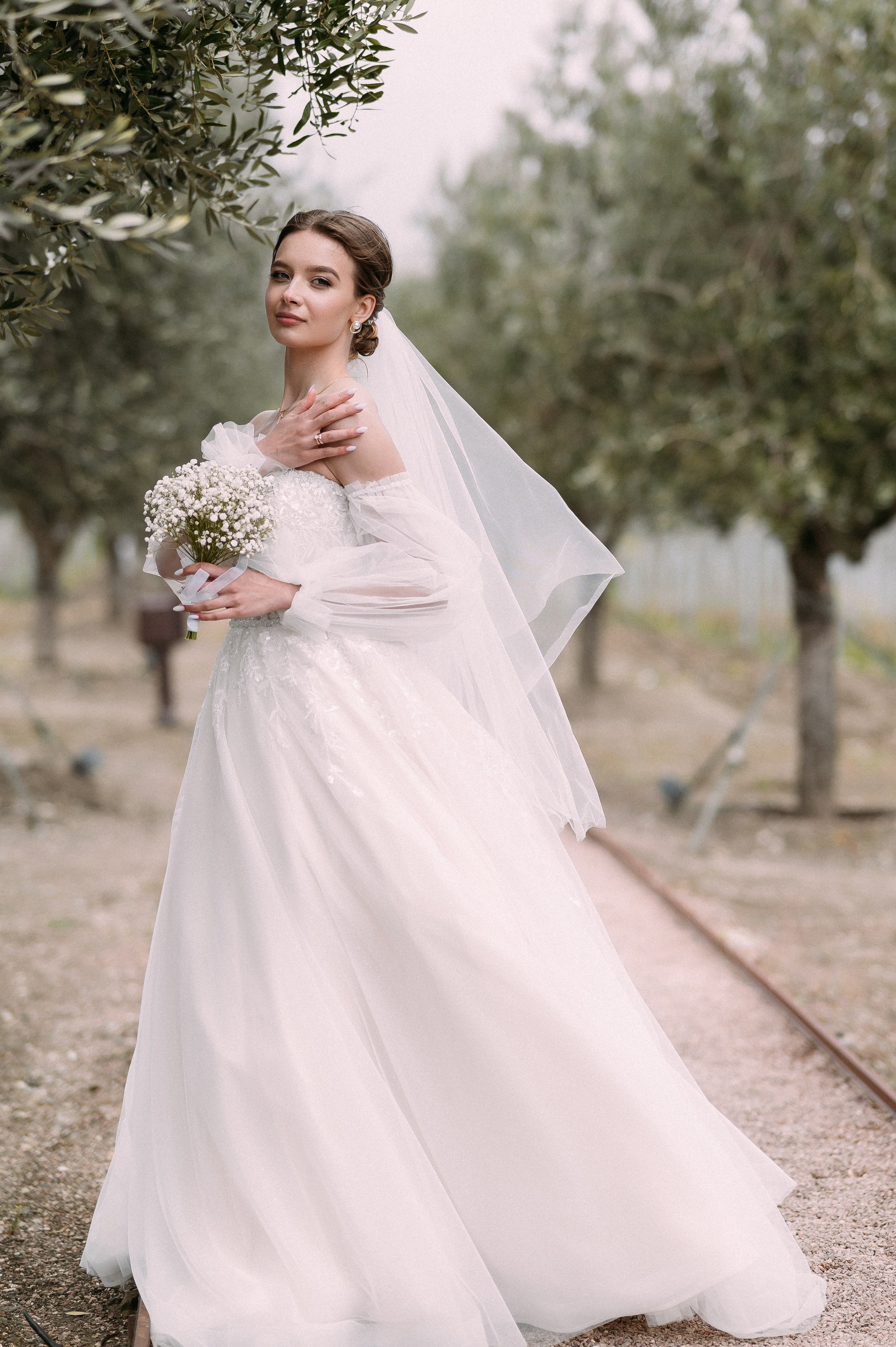 Свадебное утро и прогулка красивой яркой пары. Свадебный и семейный фотограф в Симферополе Дарья Маркова