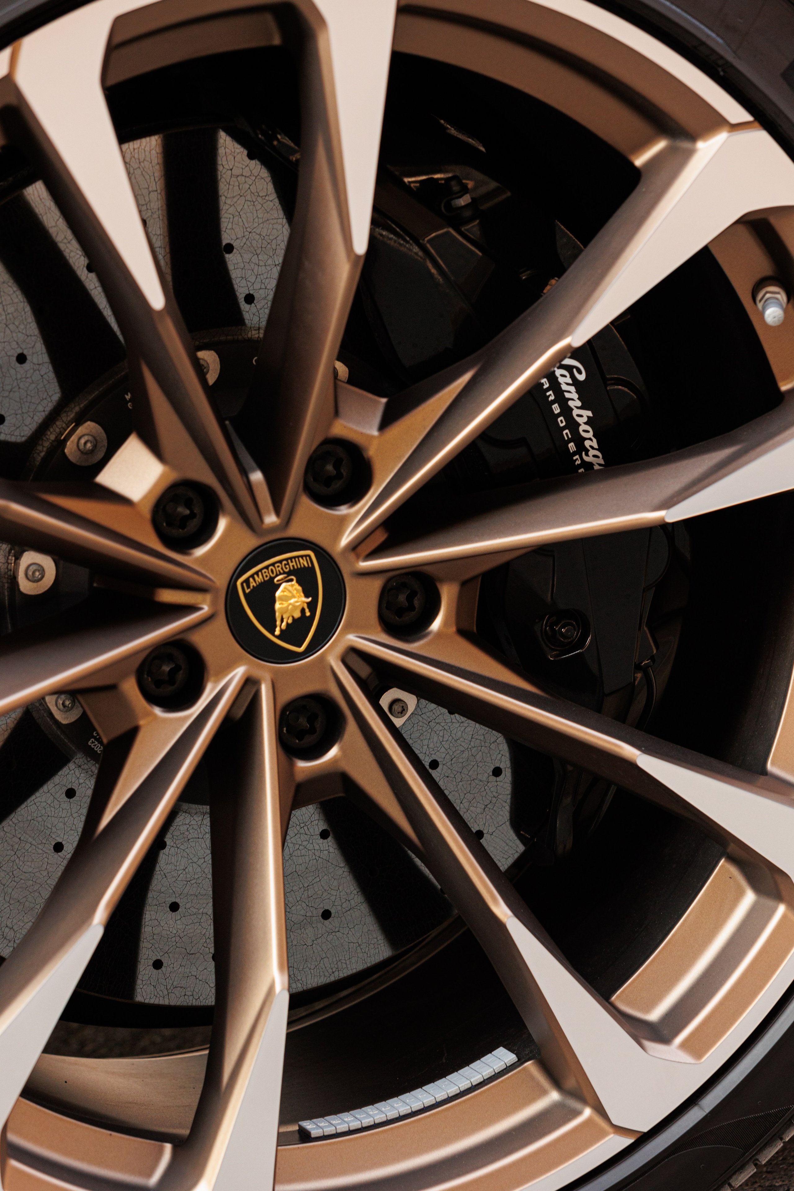 Lamborghini Photoshoot in Dubai — Luxury Car Photography. Evgen Yatsenko — Photographer in Dubai