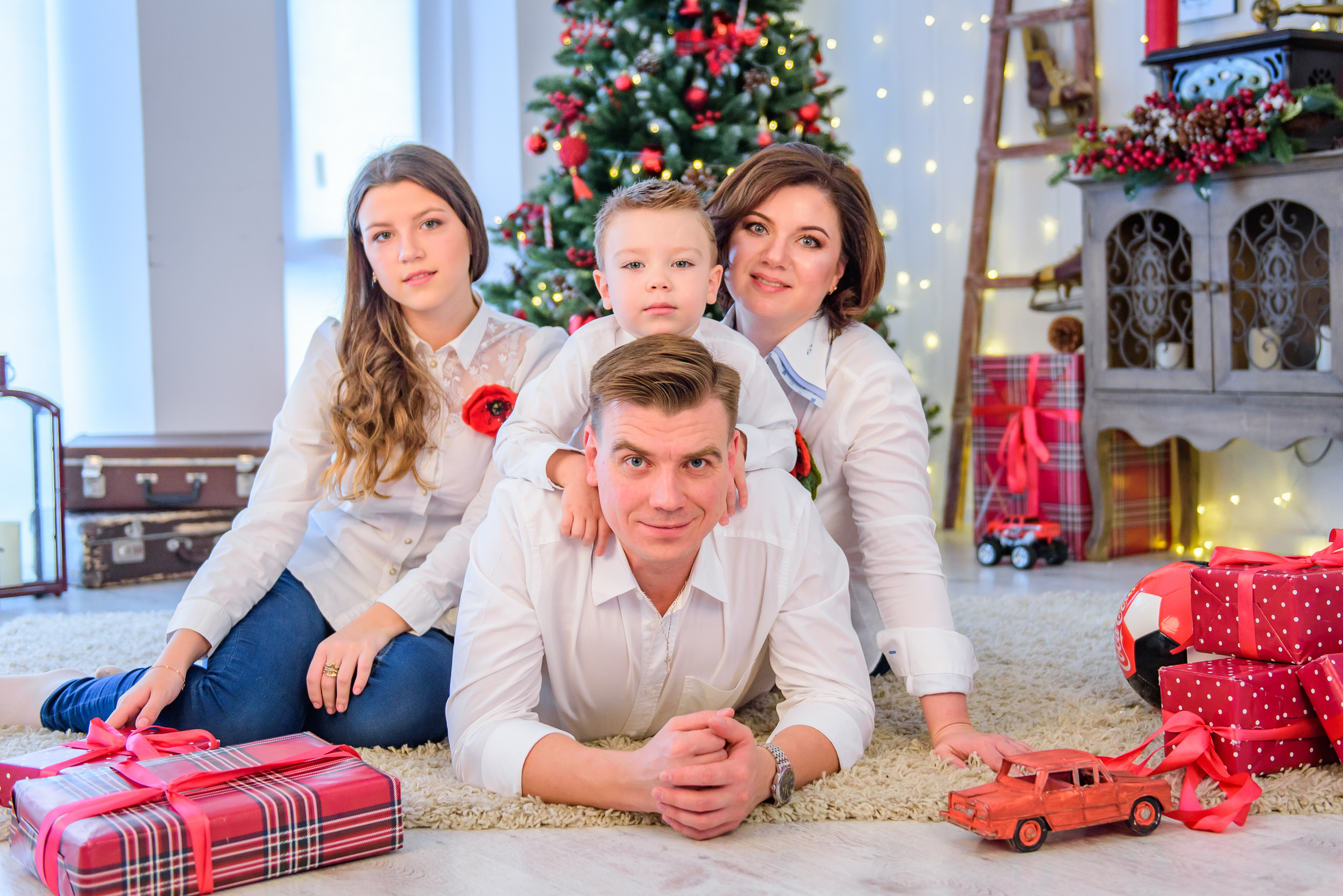 Новогодняя фотосессия для семьи Олега и Натальи в Loft18 Studio. Свадебный и семейный фотограф в Москве Юлия Винник