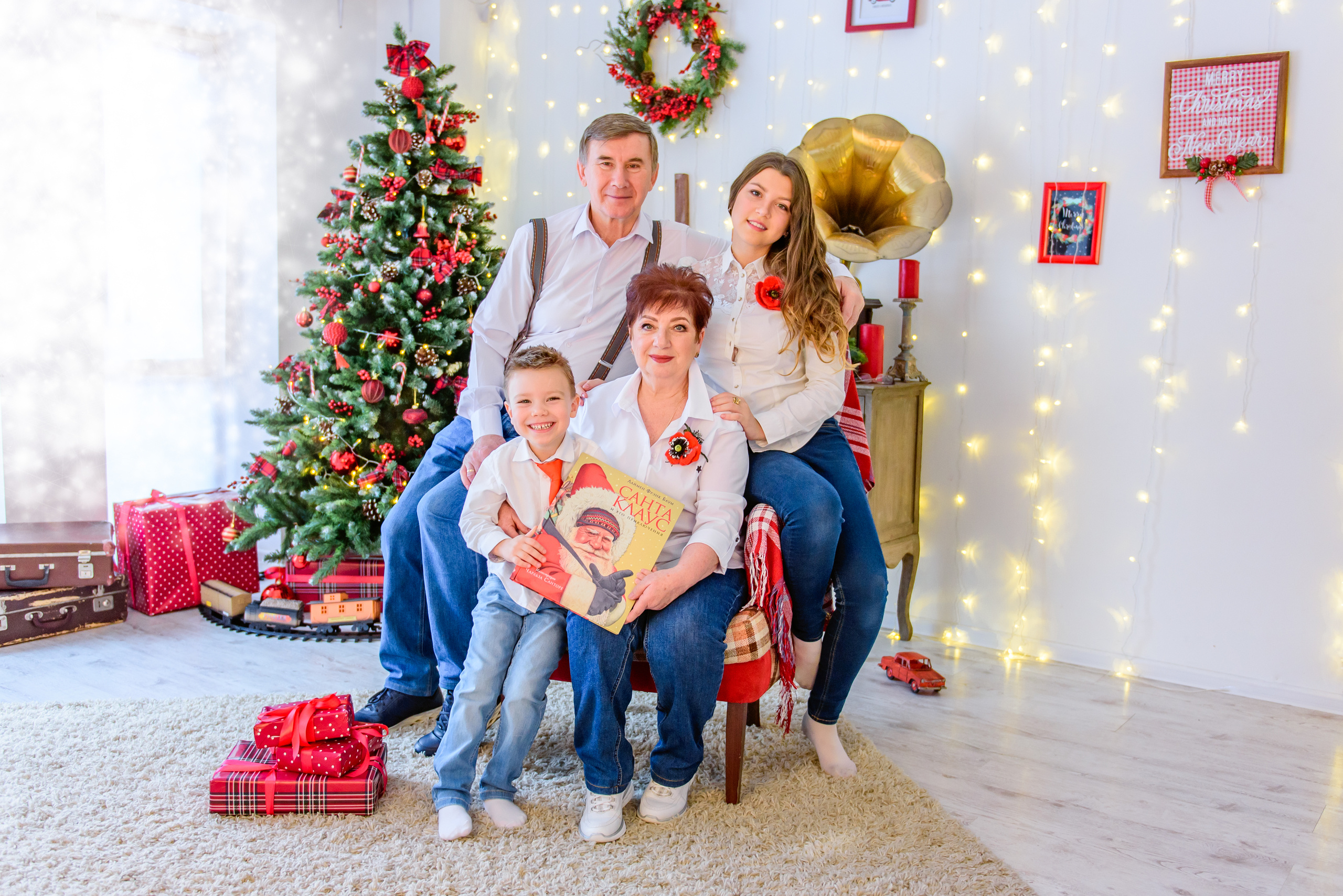 Новогодняя фотосессия для семьи Олега и Натальи в Loft18 Studio. Свадебный и семейный фотограф в Москве Юлия Винник