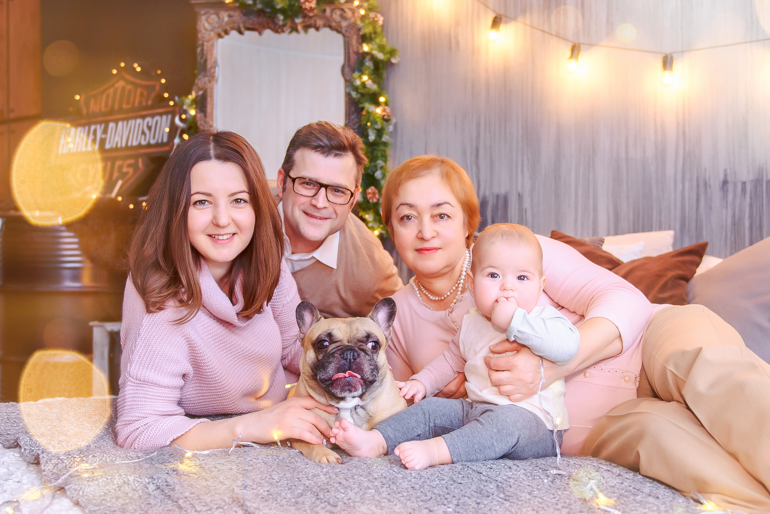 Семья Алексея и Ольги в фотостудии PROSTYLE. Свадебный и семейный фотограф в Москве Юлия Винник