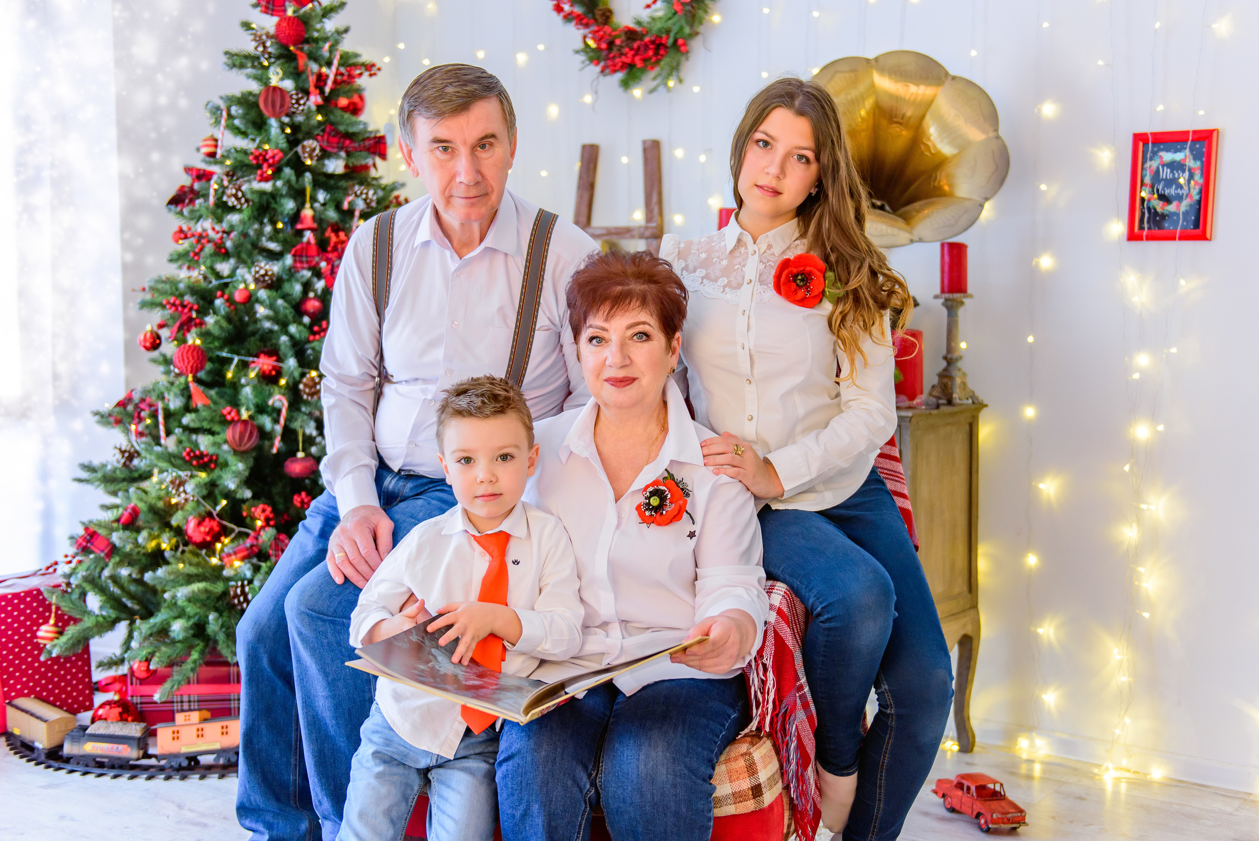 Новогодняя фотосессия для семьи Олега и Натальи в Loft18 Studio. Свадебный и семейный фотограф в Москве Юлия Винник