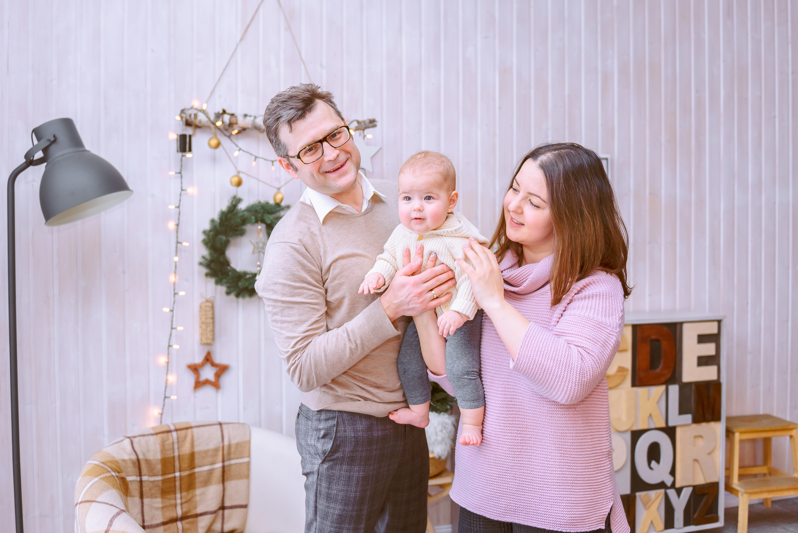 Семья Алексея и Ольги в фотостудии PROSTYLE. Свадебный и семейный фотограф в Москве Юлия Винник