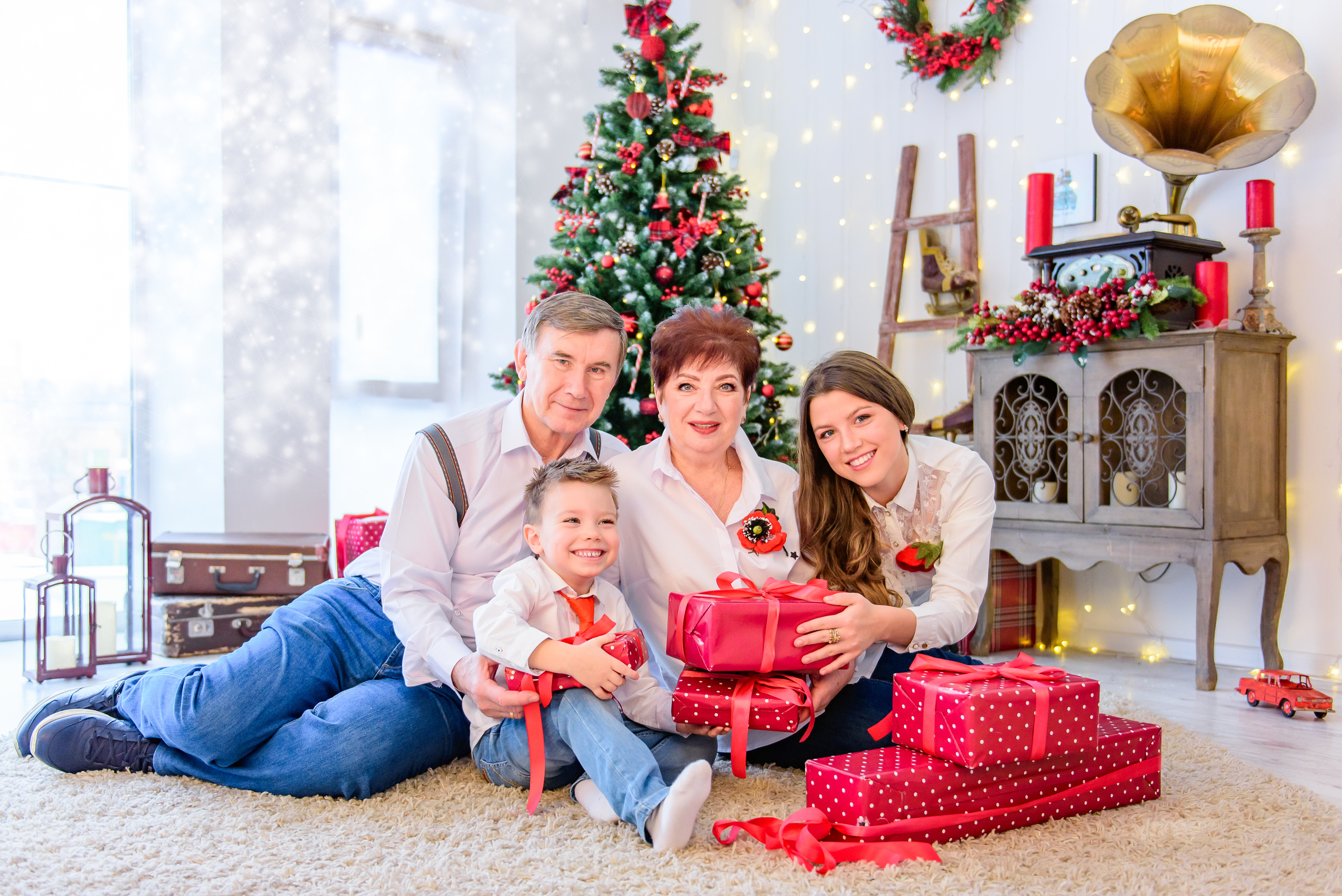 Новогодняя фотосессия для семьи Олега и Натальи в Loft18 Studio. Свадебный и семейный фотограф в Москве Юлия Винник