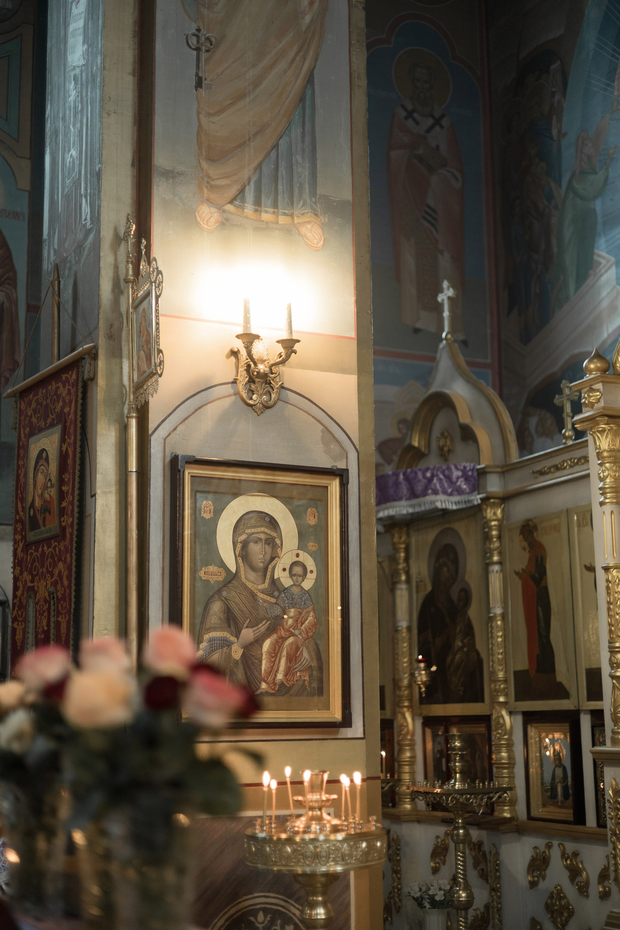 Крещение Миланы в церкви иконы Божией Матери / пасмурная погода. Анастасия Безуглова- свадебный фотограф в Таганроге