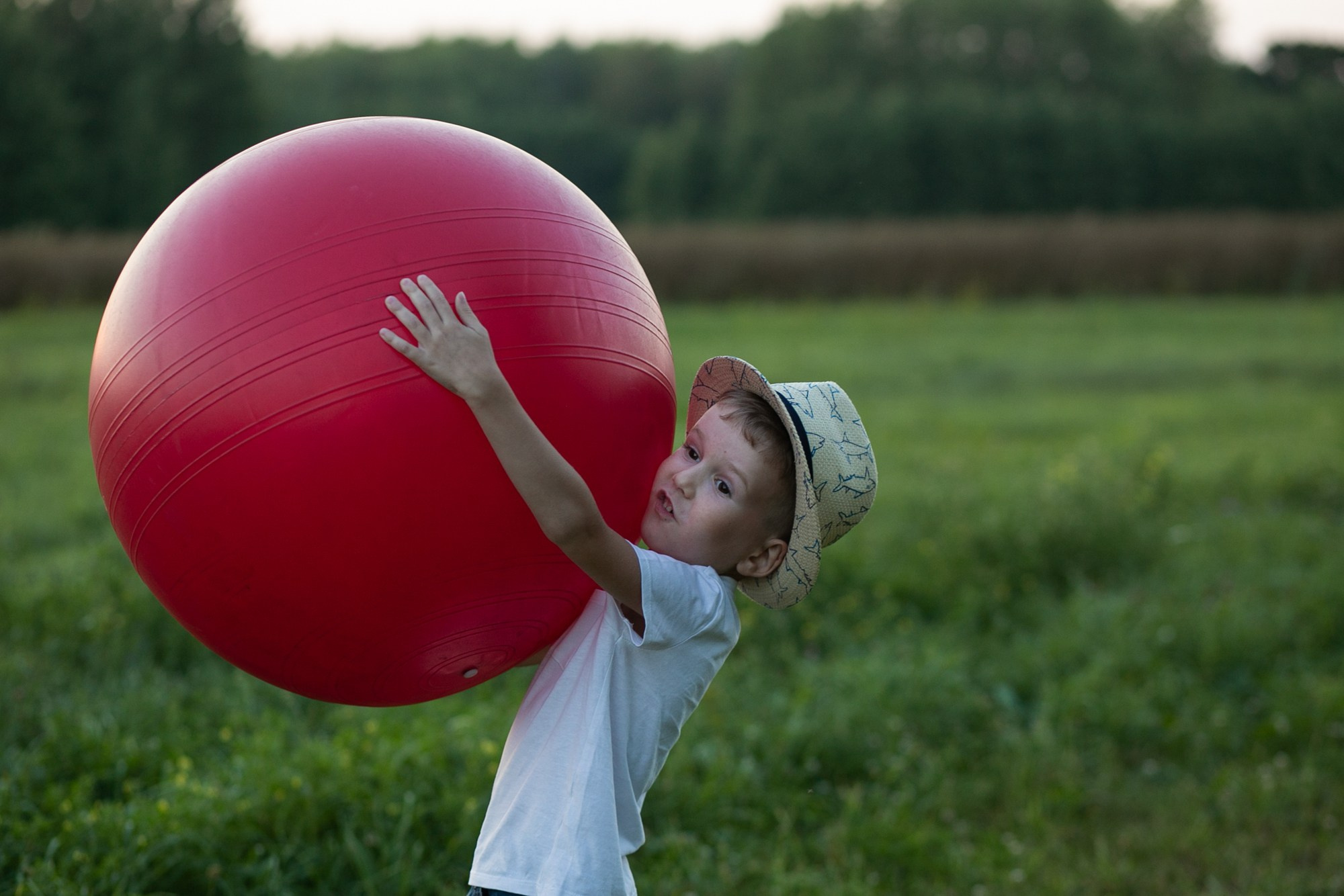 Отец и сын (съёмка на поле). Семейный фотограф в Нарве Эля Калиниченко