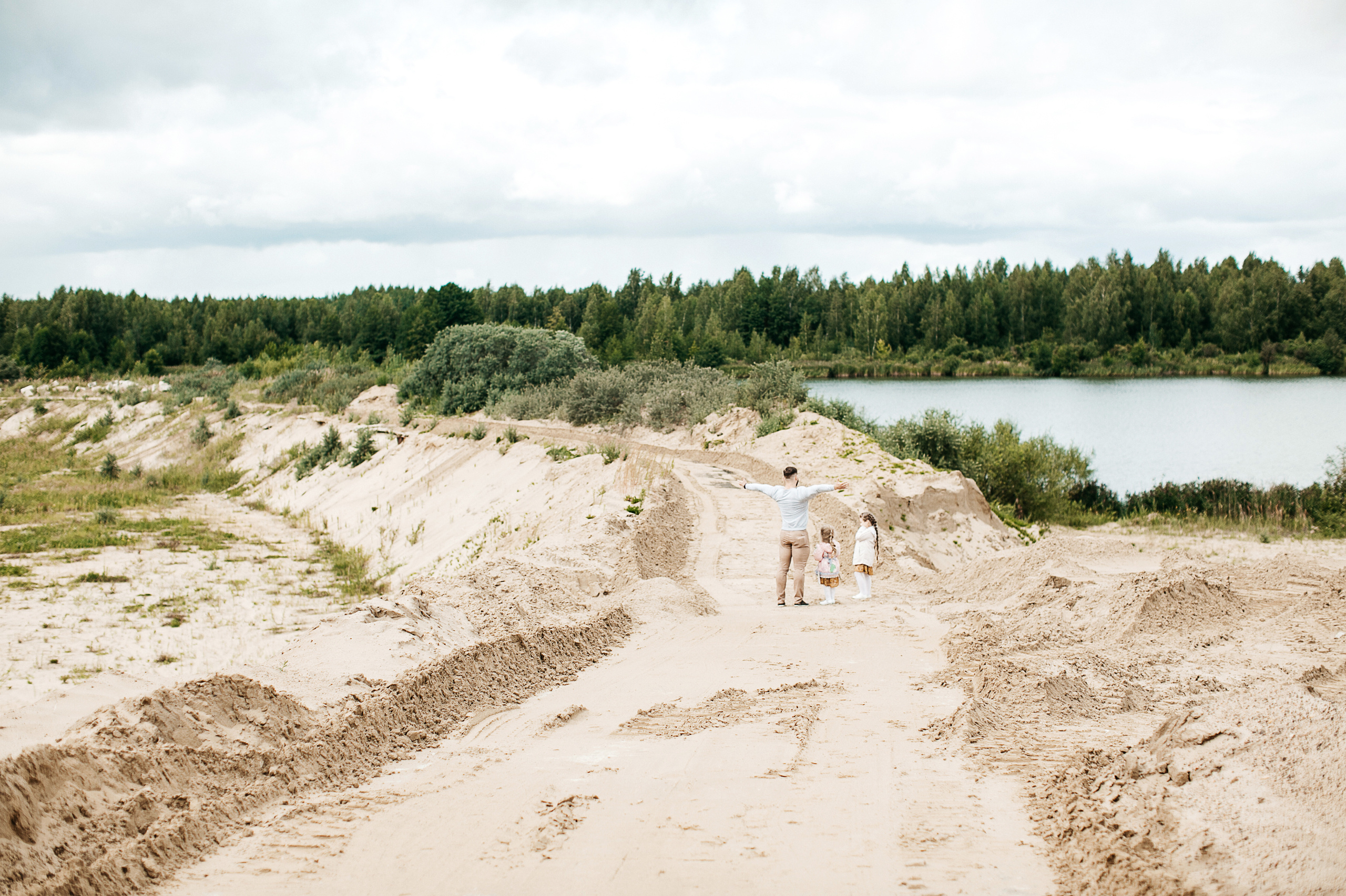 Семейная фотосессия на карьерах. Свадебный и семейный фотограф Ольга Сморжанюк