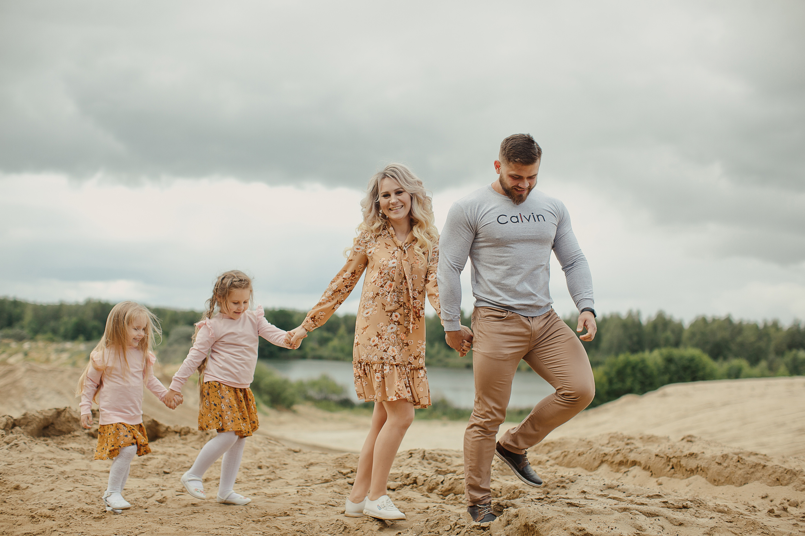 Семейная фотосессия на карьерах. Свадебный и семейный фотограф Ольга Сморжанюк