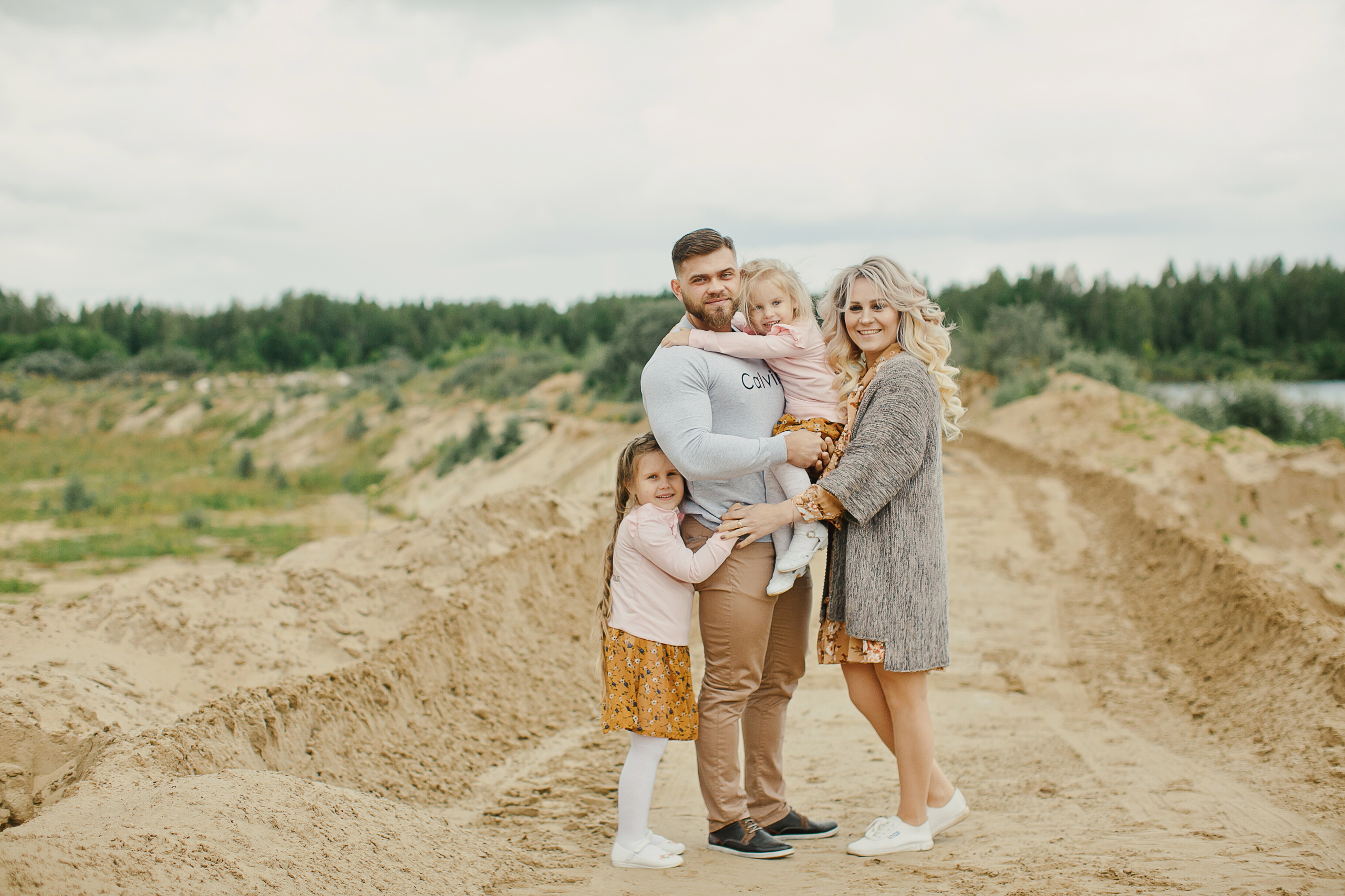 Семейная фотосессия на карьерах. Свадебный и семейный фотограф Ольга Сморжанюк