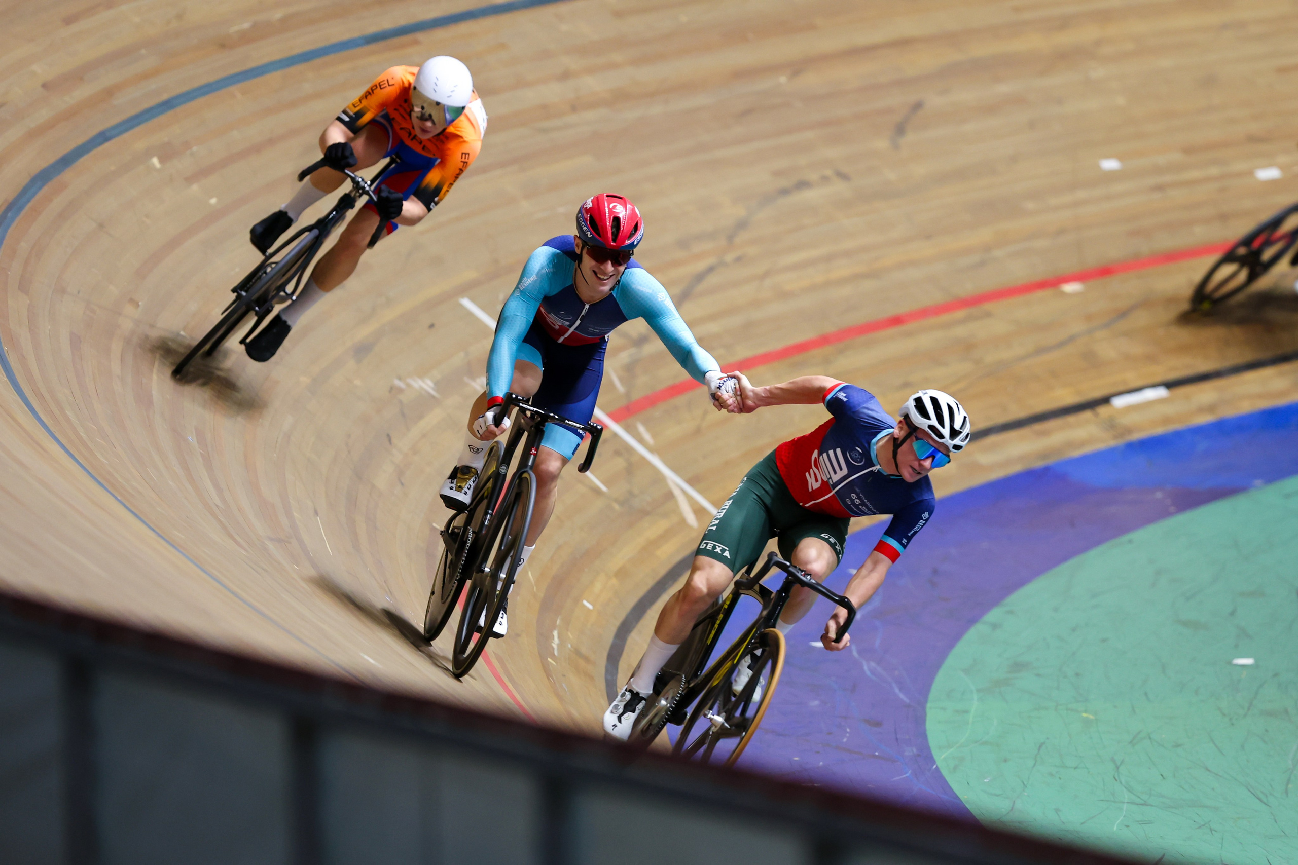 Кубок России велотрек гонка Мэдисон 21.01.2025. Спортивный и репортажный фотограф Антон Тереханов