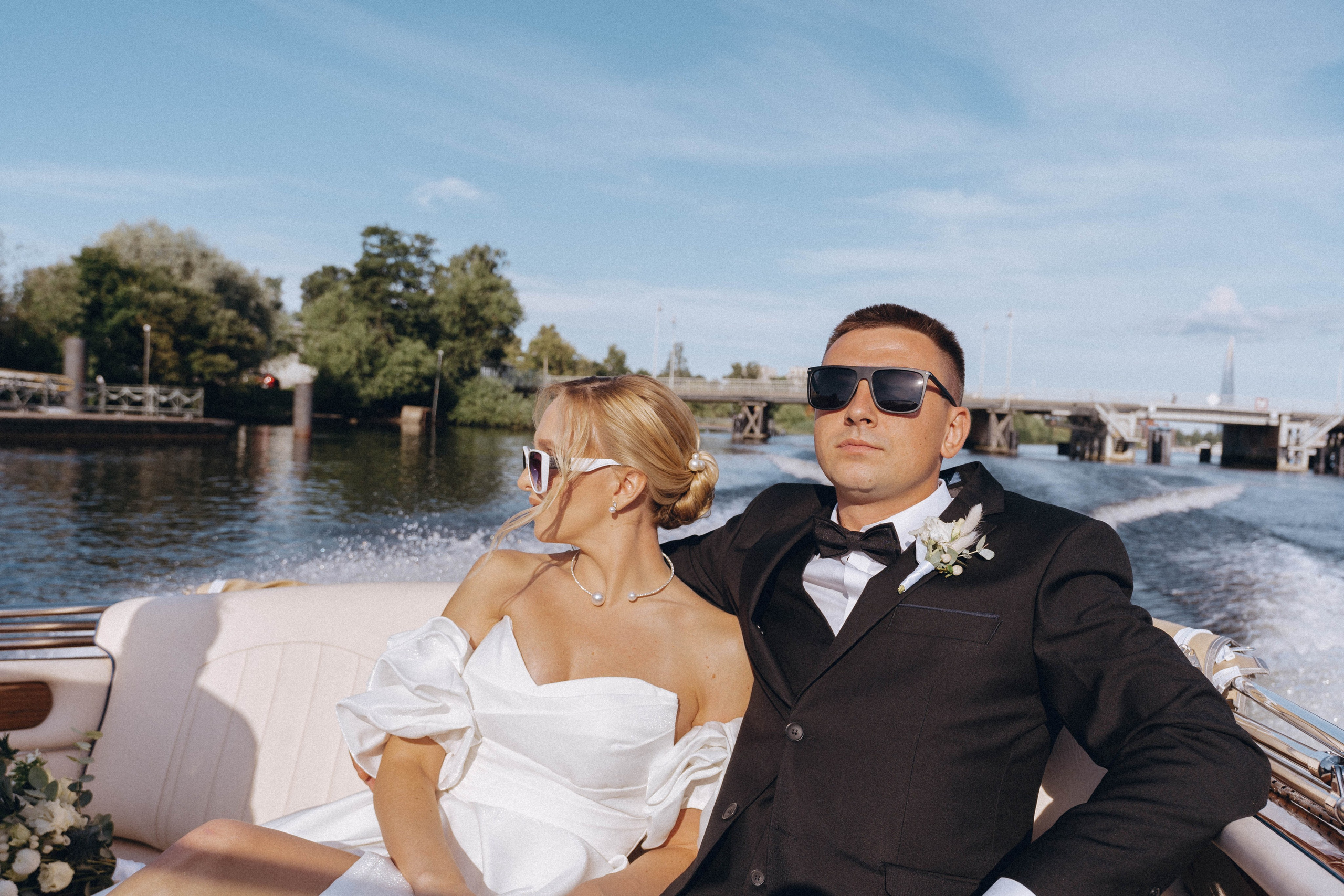 СВАДЕНБНАЯ СЬЕМКА НА КАТЕРЕ ПО КАНАЛАМ САНКТ-ПЕТЕРБУРГА И В АКВАТОРИИ НЕВЫ. Профессиональный фотограф, Санкт-Петербург — Виктория Богомолова