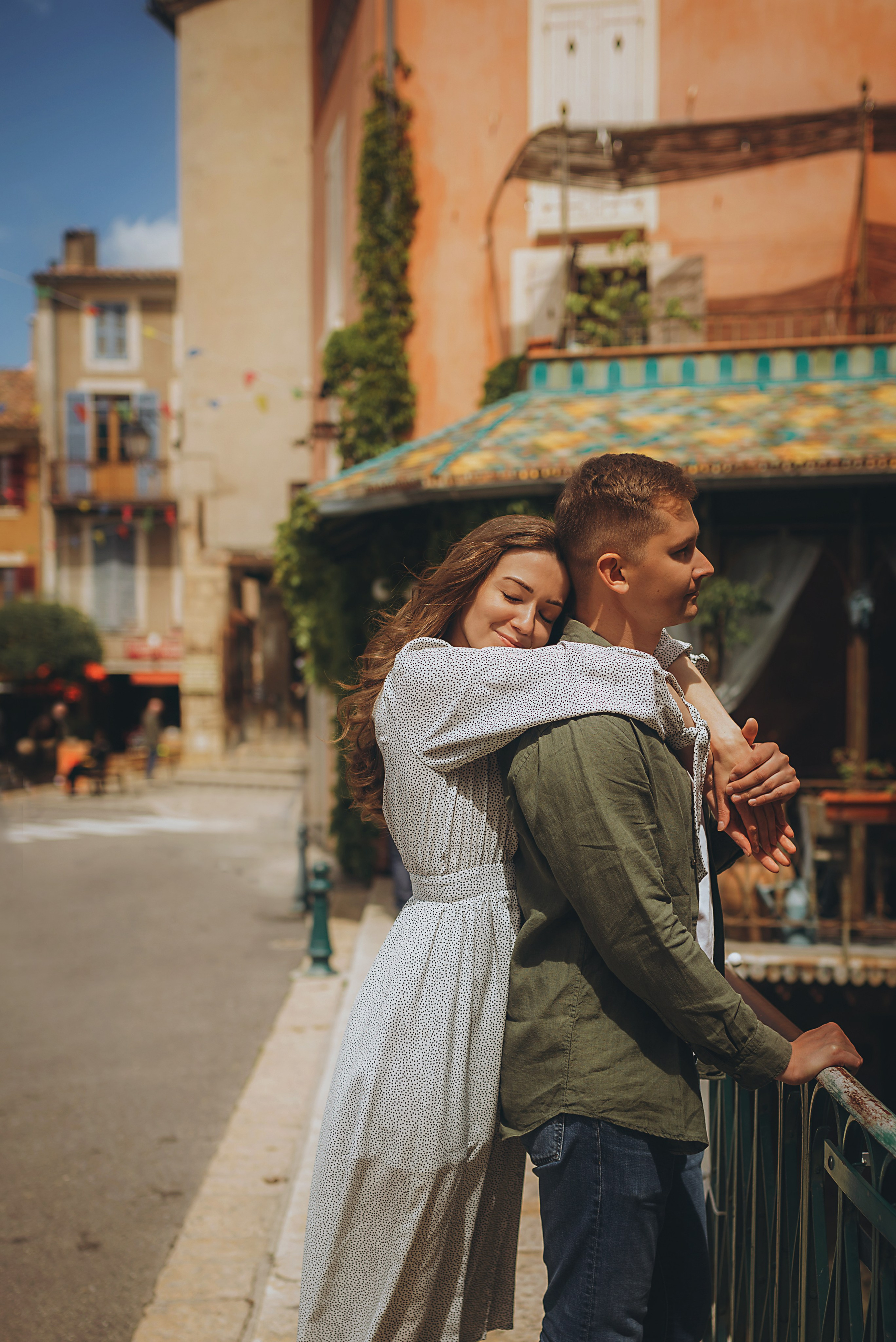 Séances photo dans les villages de Provence. Photographer in Provence Julia Lipiainen