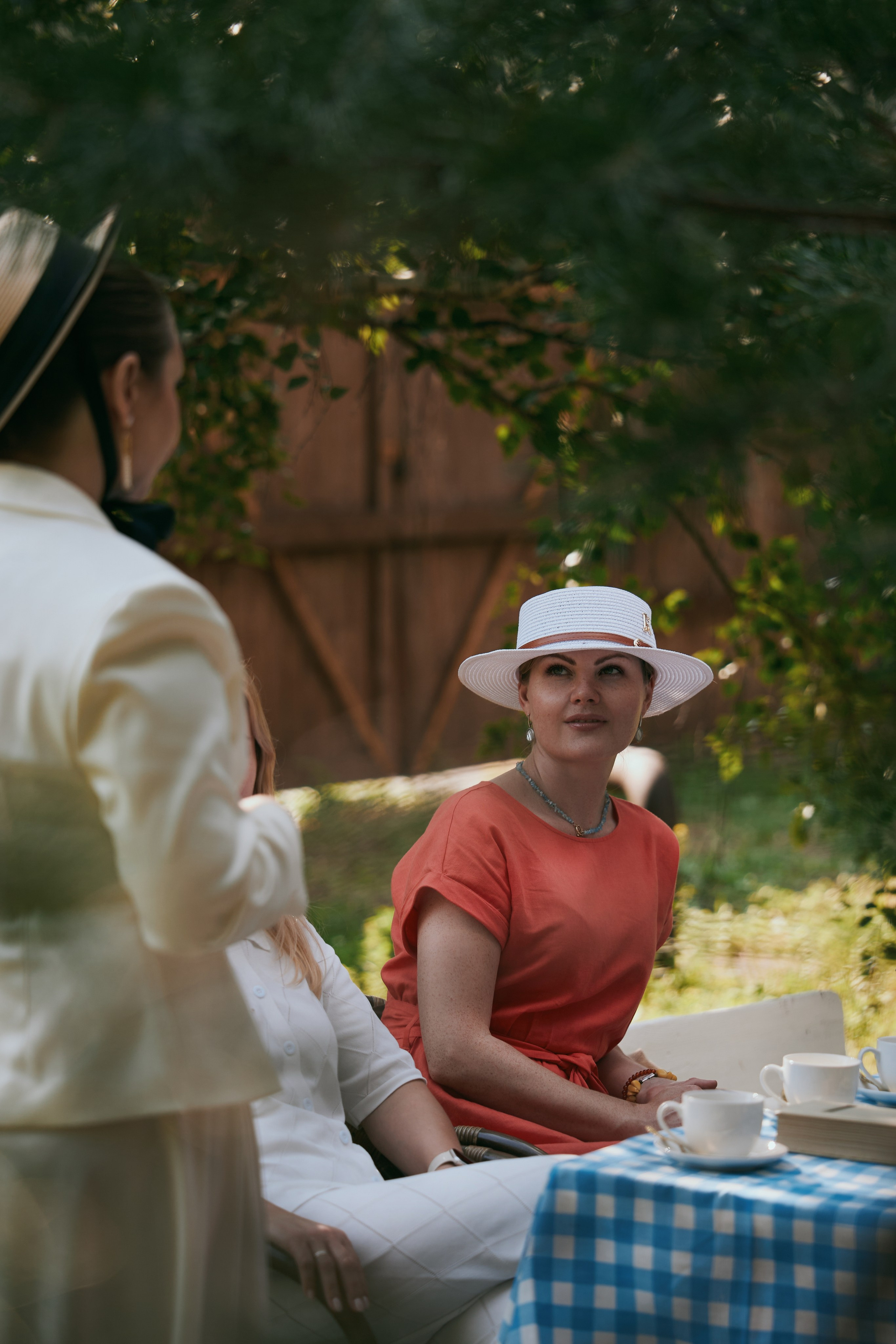 Завтрак в шляпках. Фотограф и видеограф в Кургане Леонид Корнильев