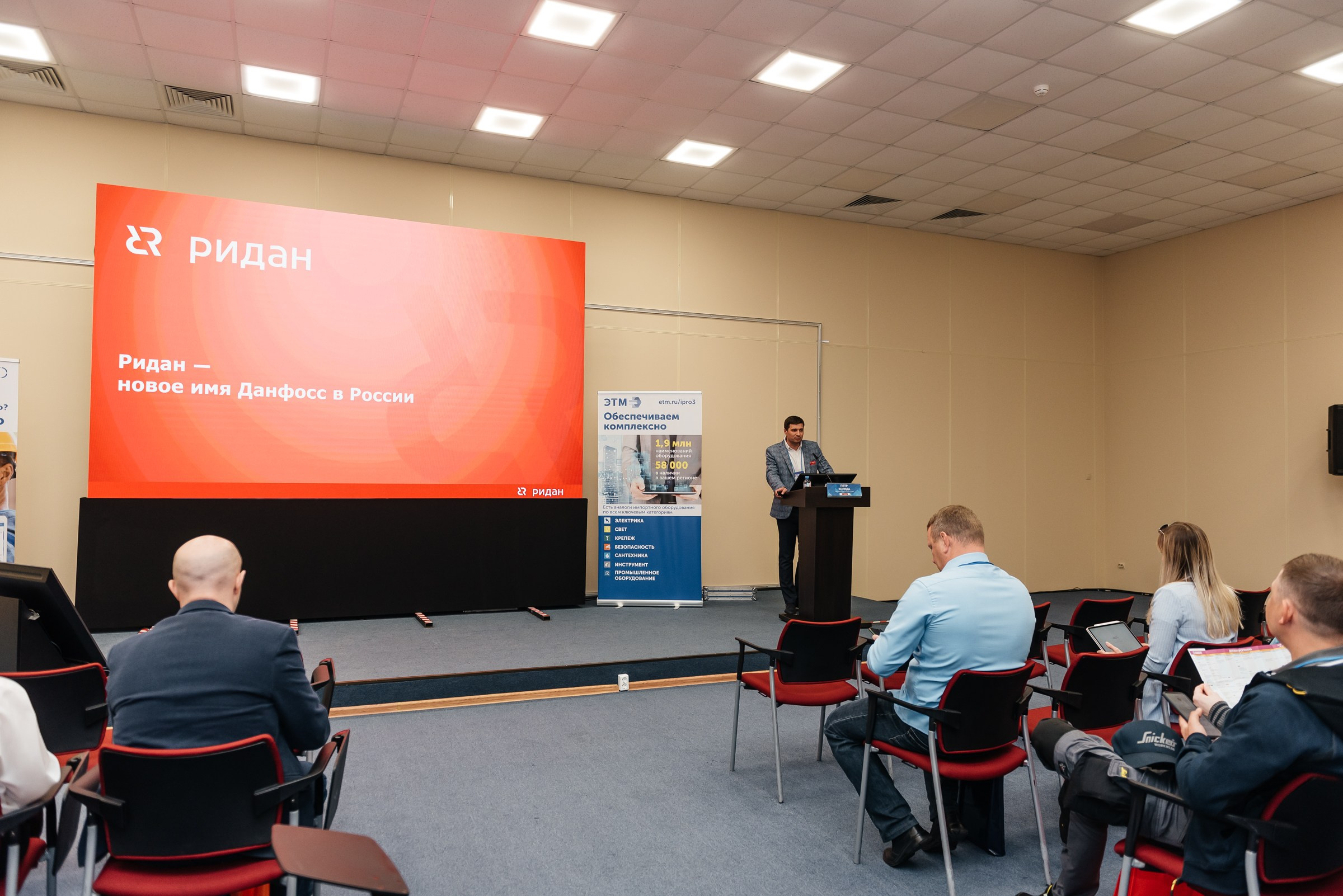 Репортажная съёмка на форуме ЭТМ. Свадебный фотограф в Санкт-Петербурге Венера Ахметова