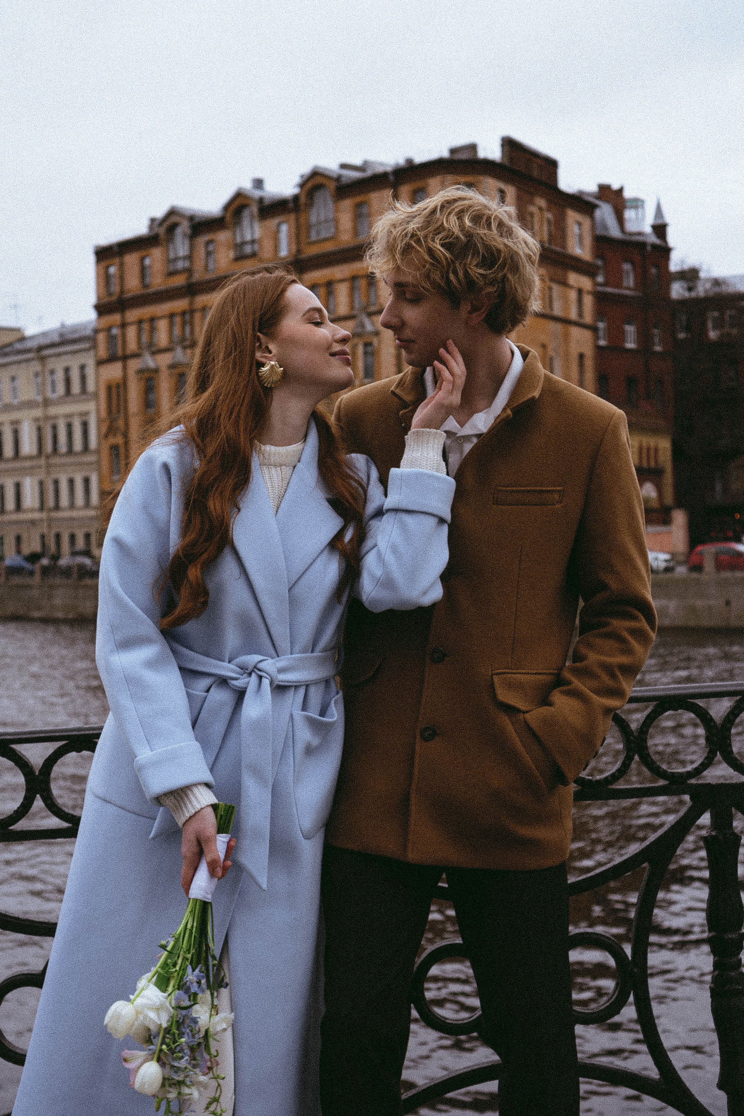 СВАДЕБНАЯ СЬЕМКА В ОТЕЛЕ. СБОРЫ ЖЕНИХА И НЕВЕСТЫ И ТАКЖЕ ТОР И ПОДГОТОВКА К ПРОГУЛКЕ И ПРОГУЛКА ПО ПЕТРОГРАДКЕ. Профессиональный фотограф, Санкт-Петербург — Виктория Богомолова