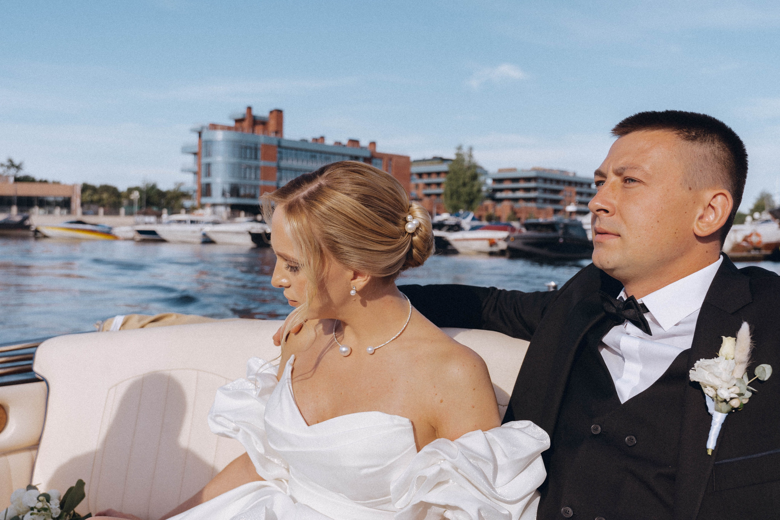 СВАДЕНБНАЯ СЬЕМКА НА КАТЕРЕ ПО КАНАЛАМ САНКТ-ПЕТЕРБУРГА И В АКВАТОРИИ НЕВЫ. Профессиональный фотограф, Санкт-Петербург — Виктория Богомолова