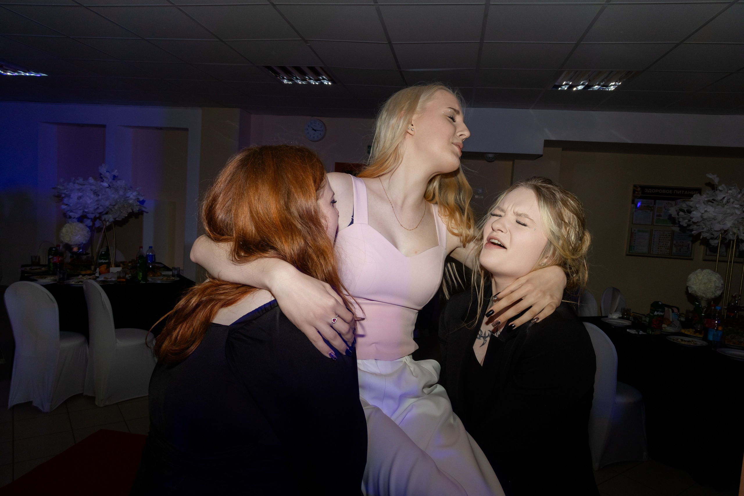 Школьный выпускной 2025 год в Минске, Беларуси. Свадебный фотограф в Минске/Беларуси Сергей Спиридонов