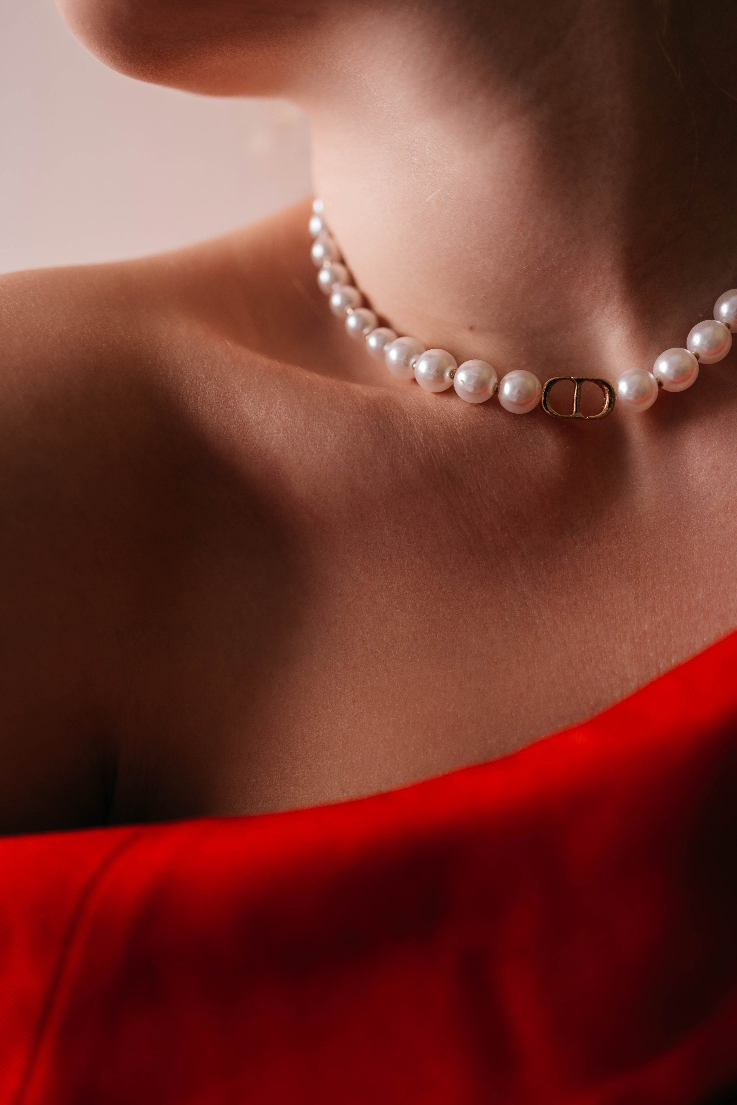 Ира в красном. Фотостудия Cute_photostudio в Твери. Фотограф в Твери Лагодная Яна