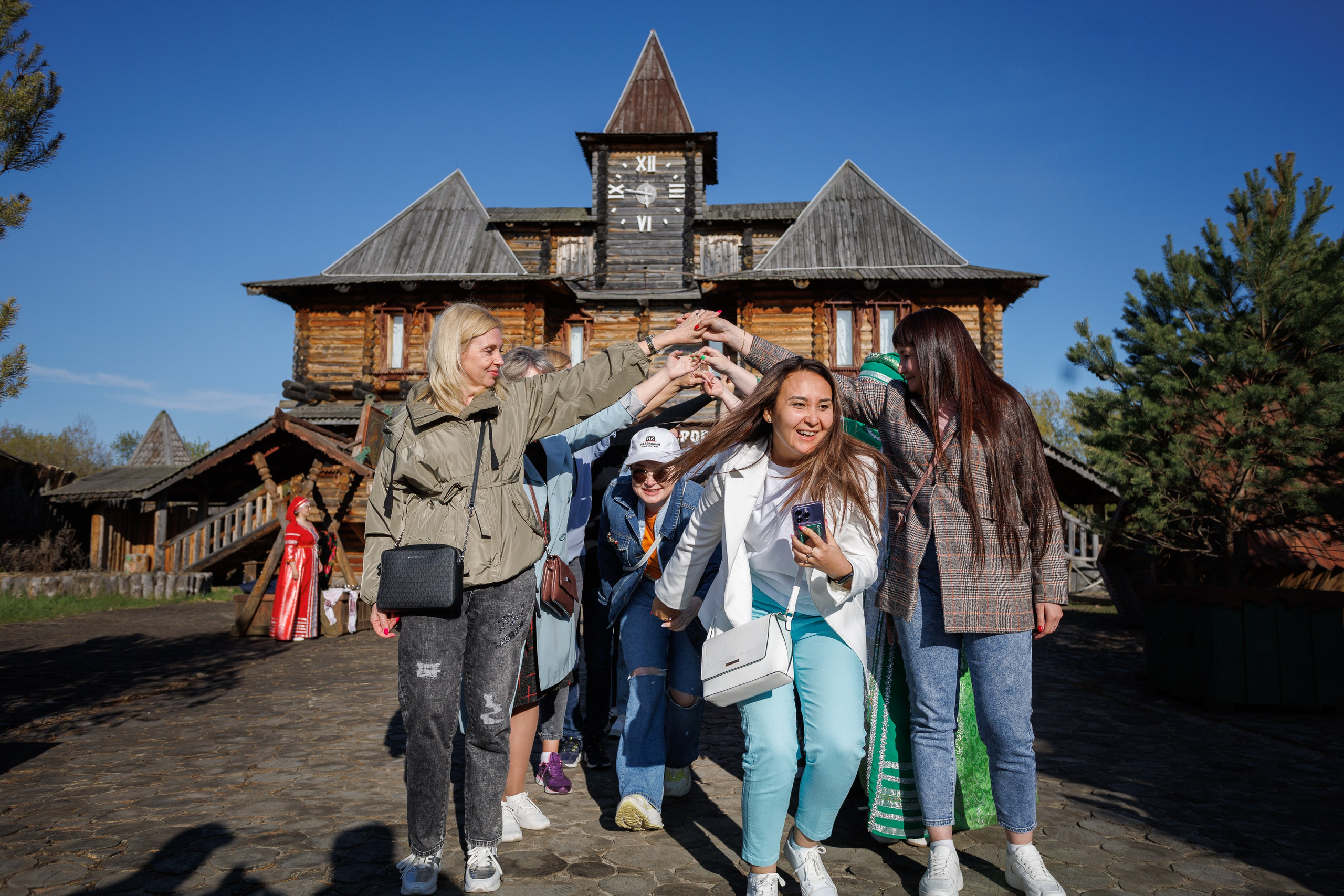 Гулянье в Абалаке. Фотосессии в Тобольске, школьный фотограф, репортажная съемка