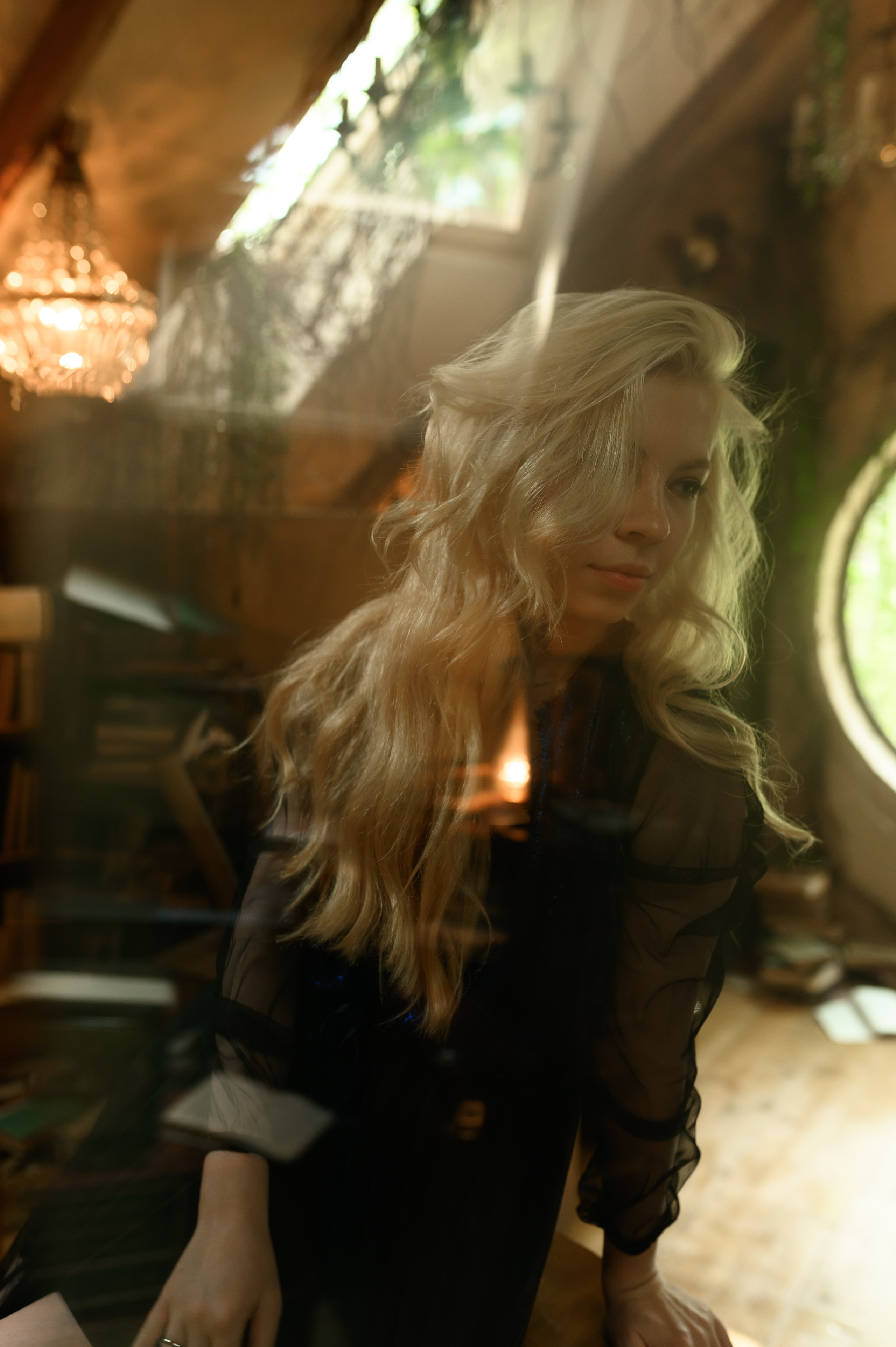 Катя. Заброшенный чердак. Фотограф Марина Росси