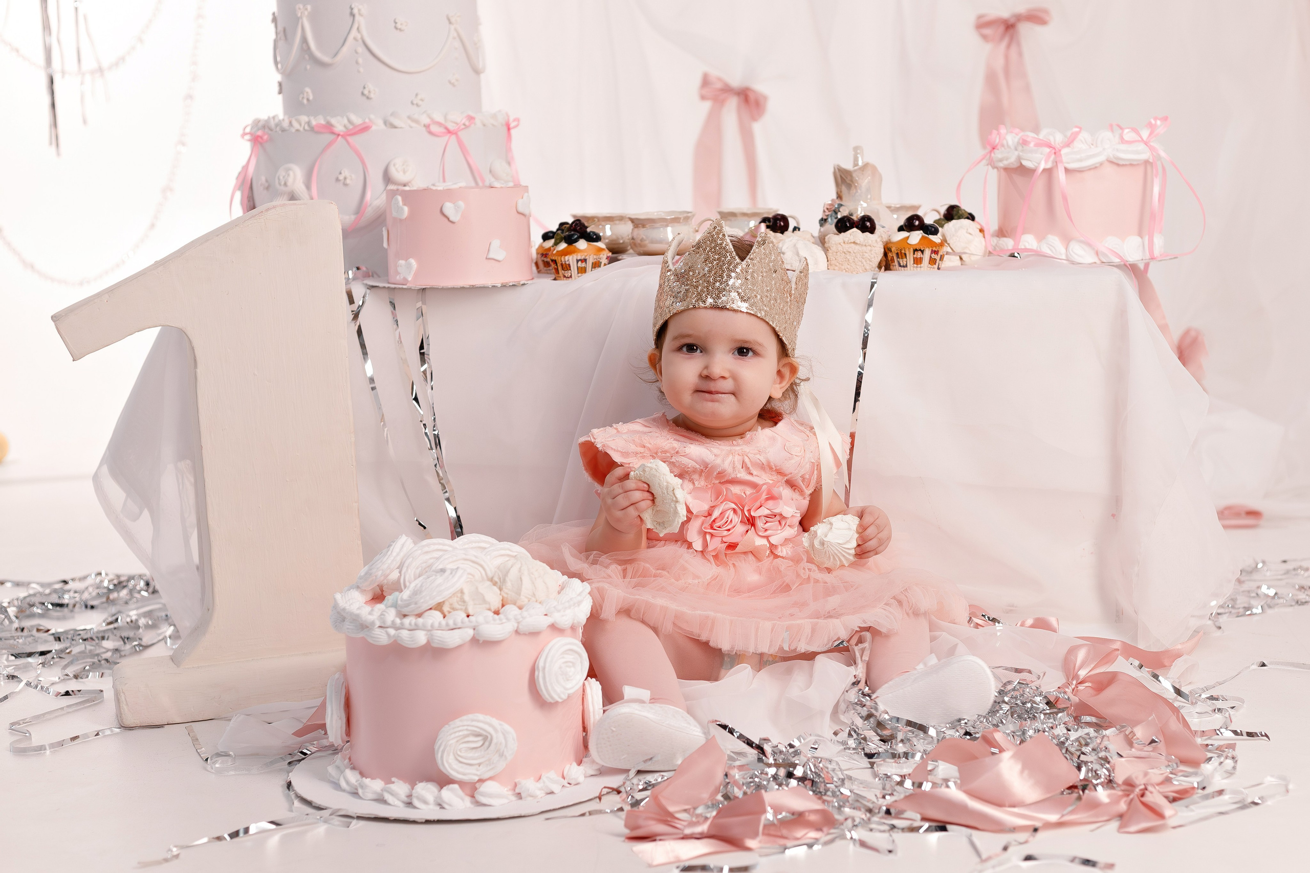 Фотосессия на День Рождения для девочек — сладкий праздник в сказочных декорациях. Детский студийный фотограф Сочи