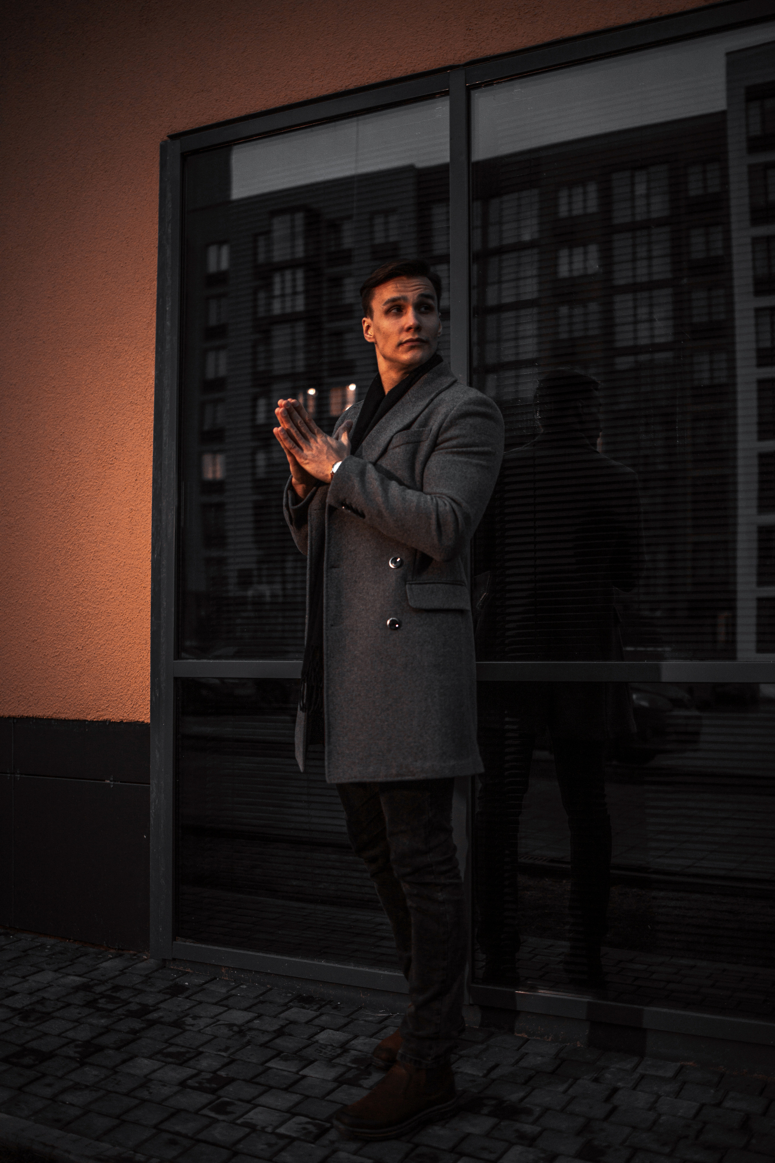 Мужская съемка в пальто в Ижевске. Бизнес фотограф Ижевск — Назаров Роман