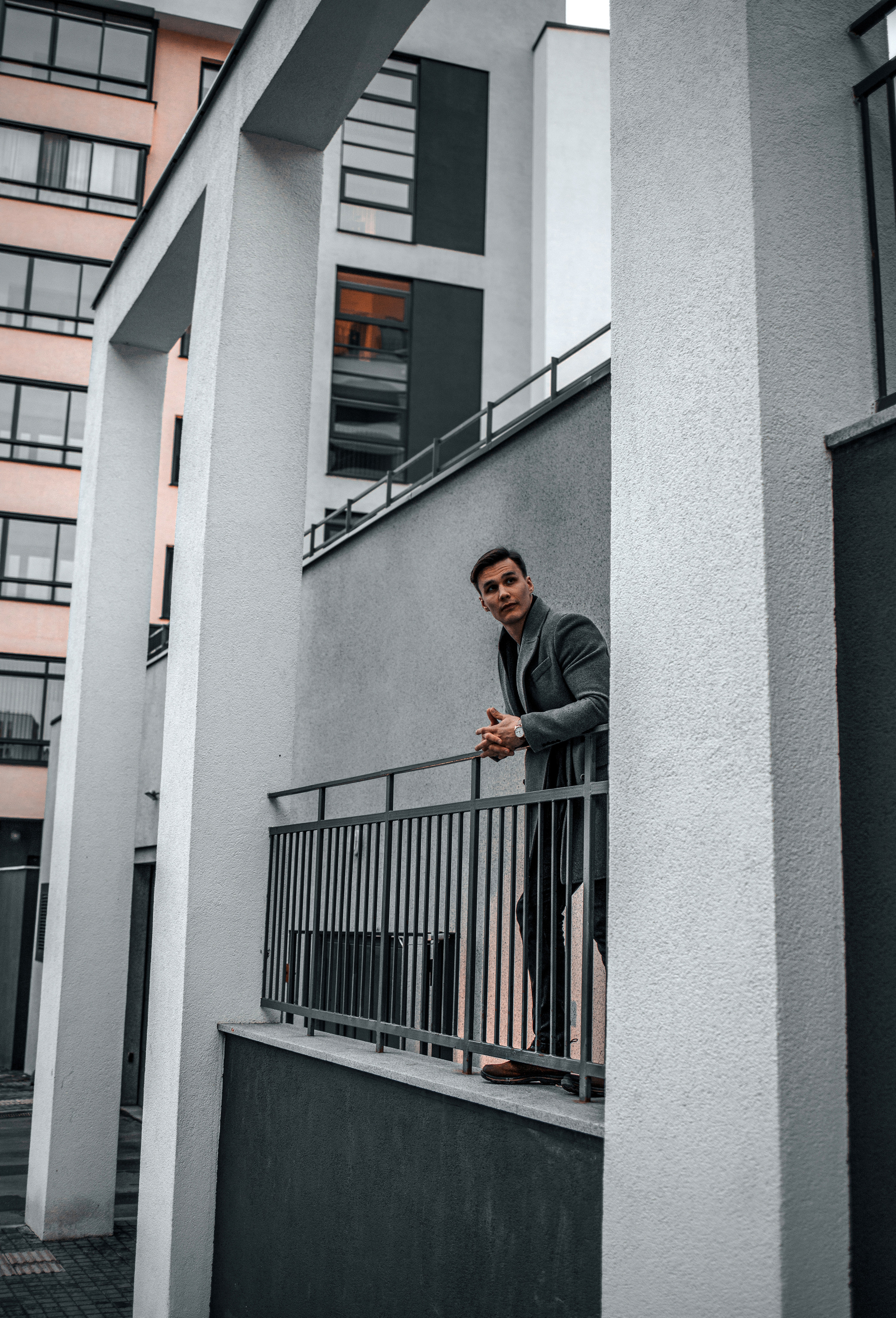 Мужская съемка в пальто в Ижевске. Бизнес фотограф Ижевск — Назаров Роман