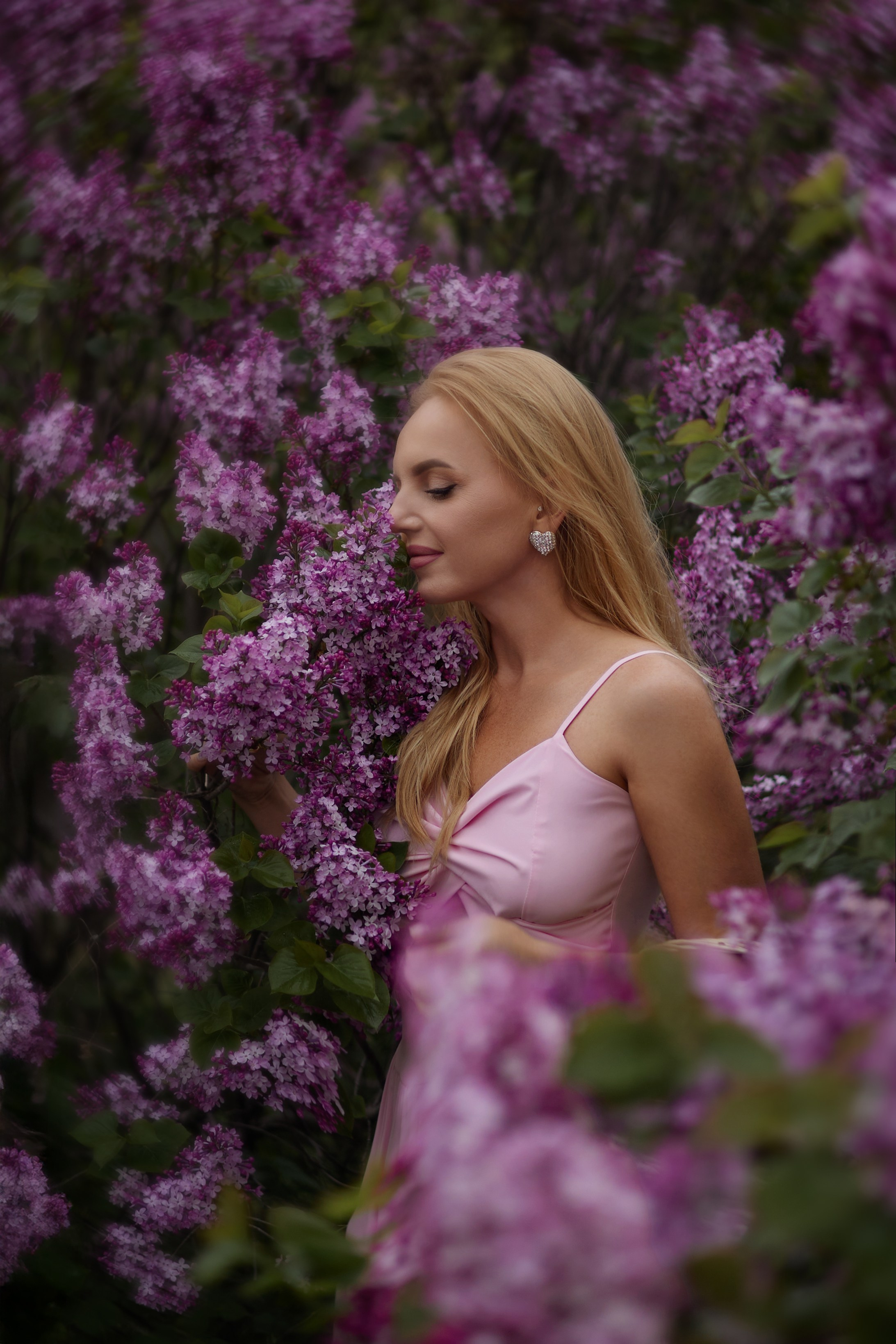 Ольга и сирень. Фотограф женского портрета, беременности и материнства Харькова Елена