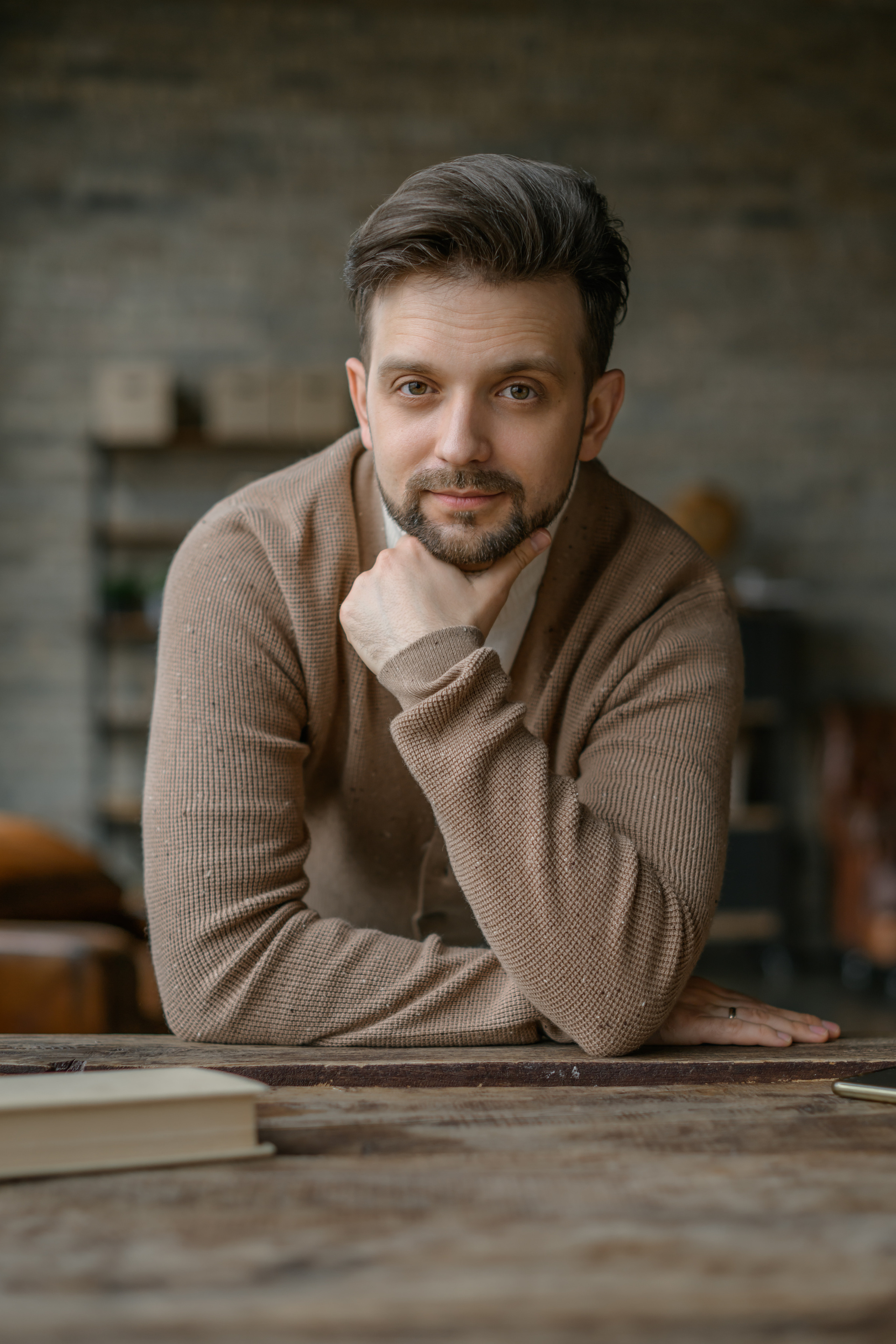 мужской портрет для контента