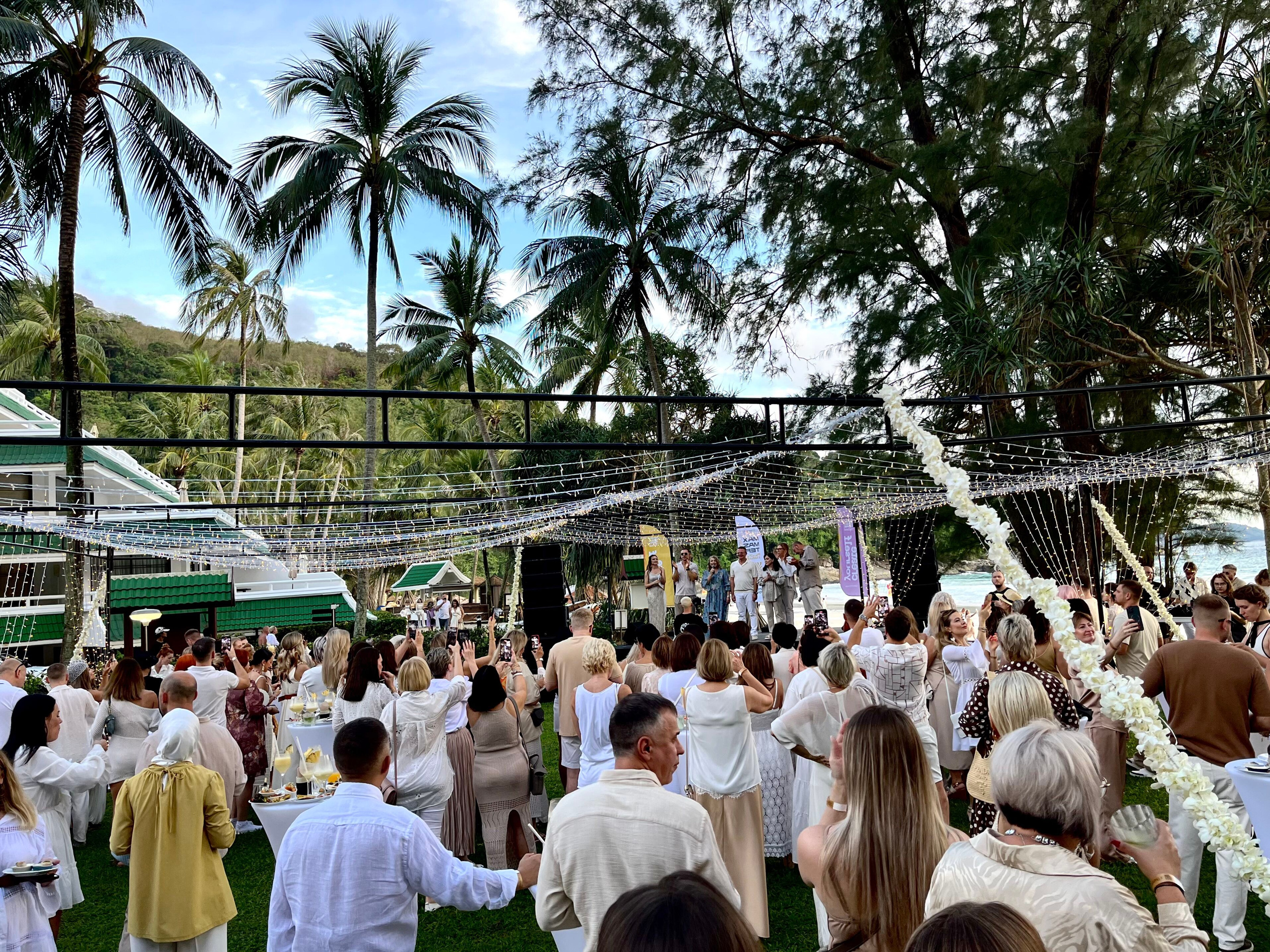 Конференция на Пхукете, бизнес-встреча, гала-ужин и welcome party с профессиональным техническим обеспечением: аренда сцены, звукового и светового оборудования и LED-экранов.
