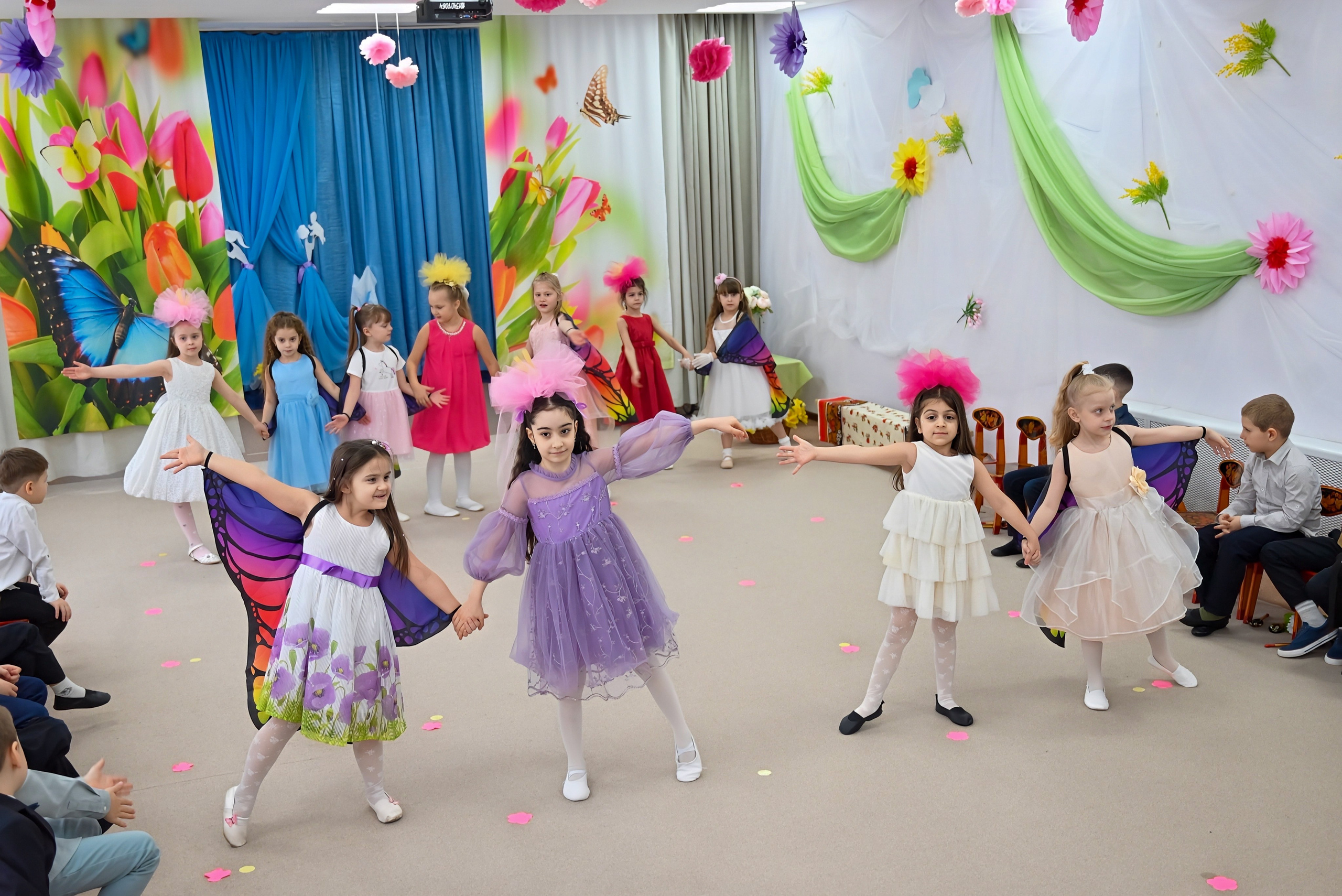 Праздник в группе Цветик семицветик. Семейный и детский фотограф Москва