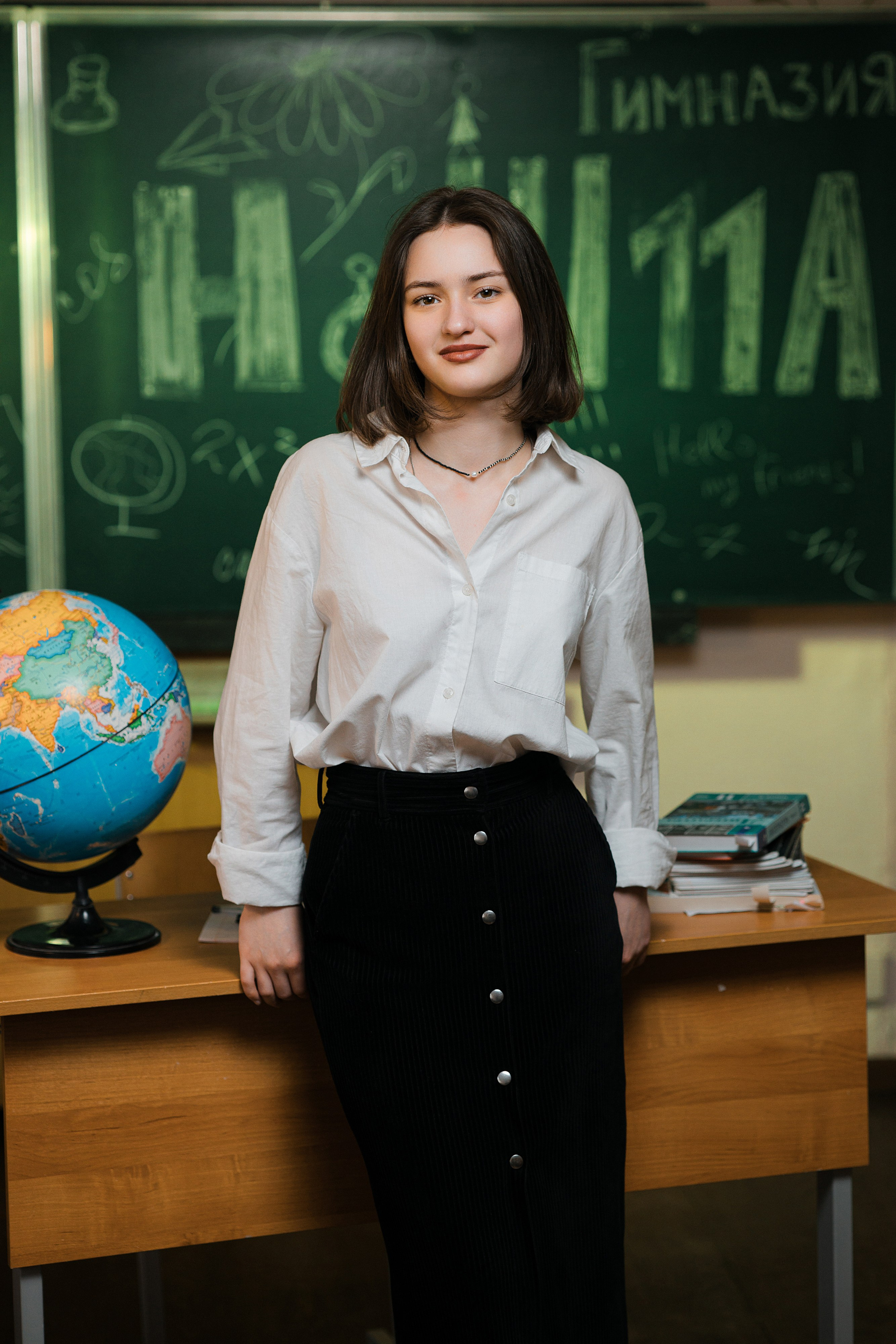 Портрет красивой выпускница на выпускной фотоальбом