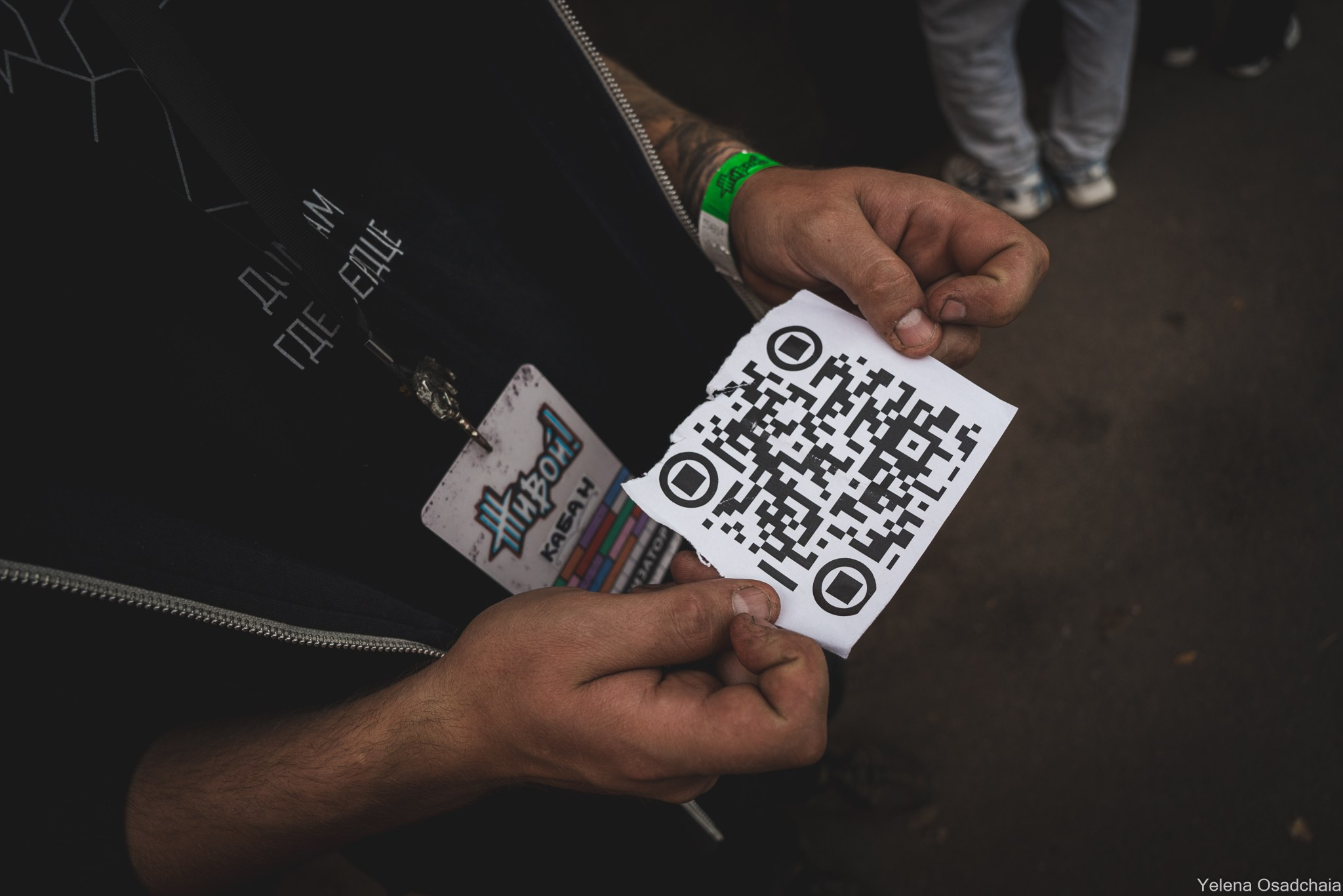 Живой 2025 — День 1. Елена Осадчая — фотографирую музыку на сцене и в жизни