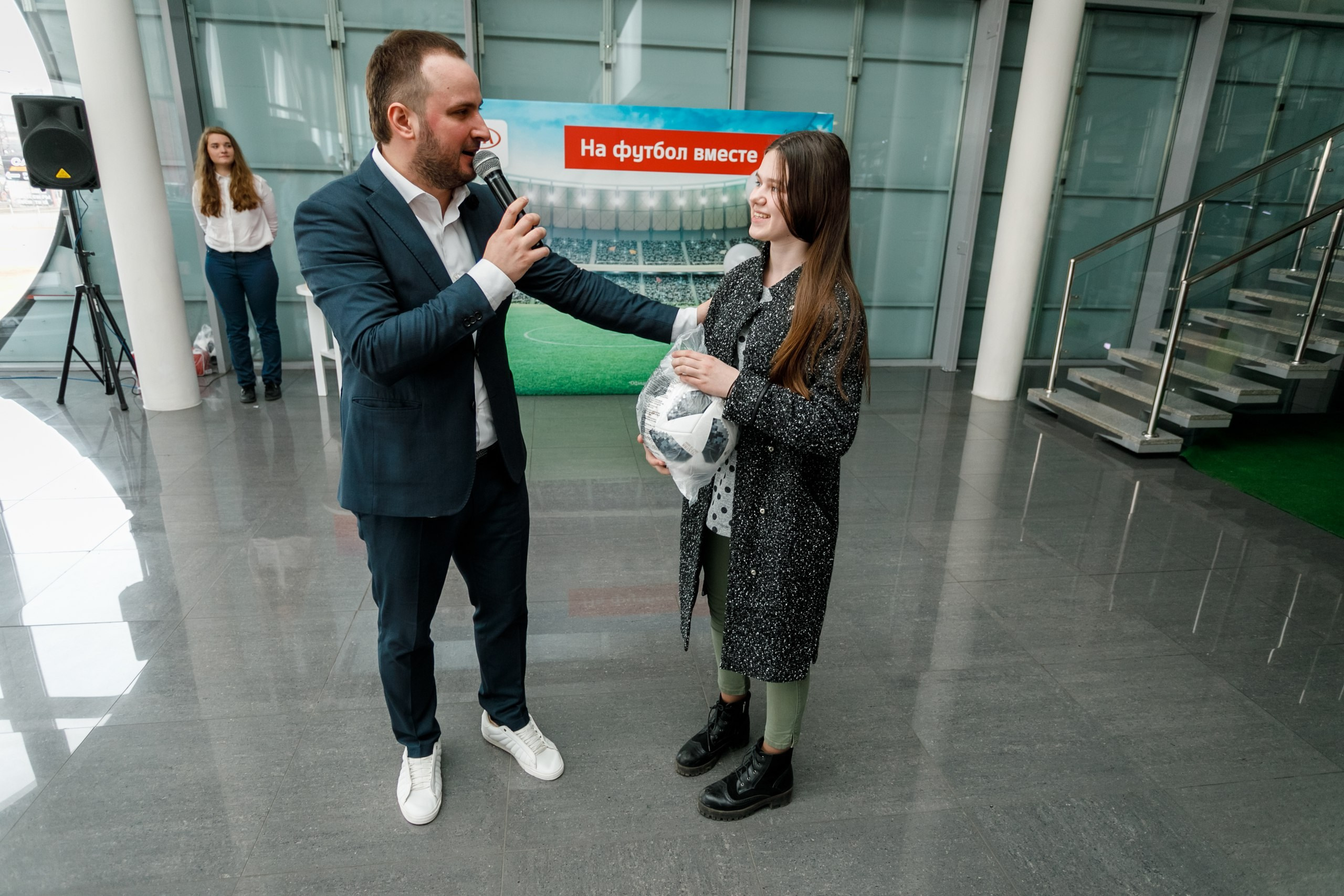 Розыгрыш билетов на ЧМ по футболу FIFA @ Киа Центр. Репортажный фотограф Максим Полянский. Москва, Санкт-Петербург, Красноярск