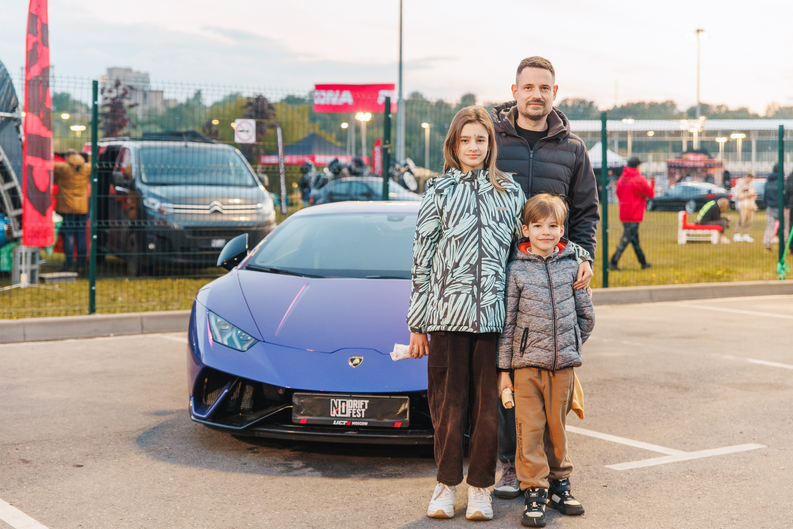 Выставка и дрифт машин. Репортажный фотограф. Москва. Алина Ланская