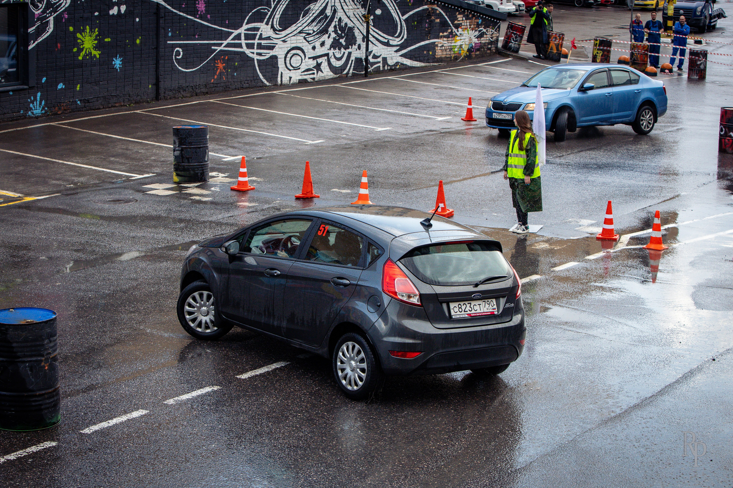 SHOWDOWN. Rusty Photographer