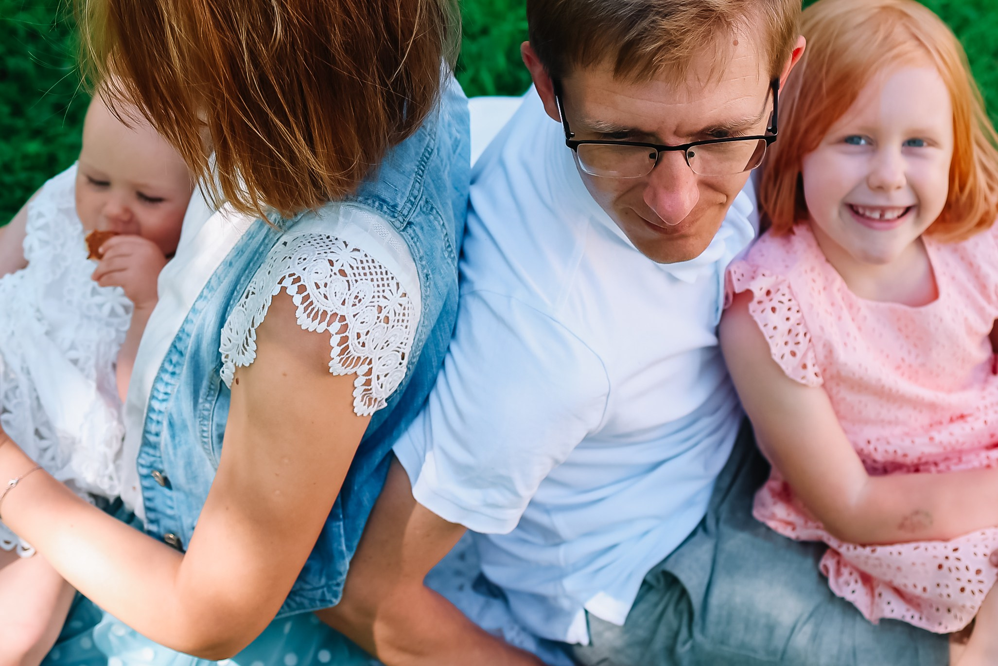 алёна малахова фотограф новосибирск семейный детский домашняя фотосессия в новосибирске день рождения репортажная съёмка фотосессия с лошадьми на конюшне деревня алтай  на природе фотосессия в детском саду мама и сын предложение руки и сердца идея  помолвка фотосессия берег закат детский день рождения годик торт аниматор лофт игровая продолжение следует prodoljenie_sleduet_