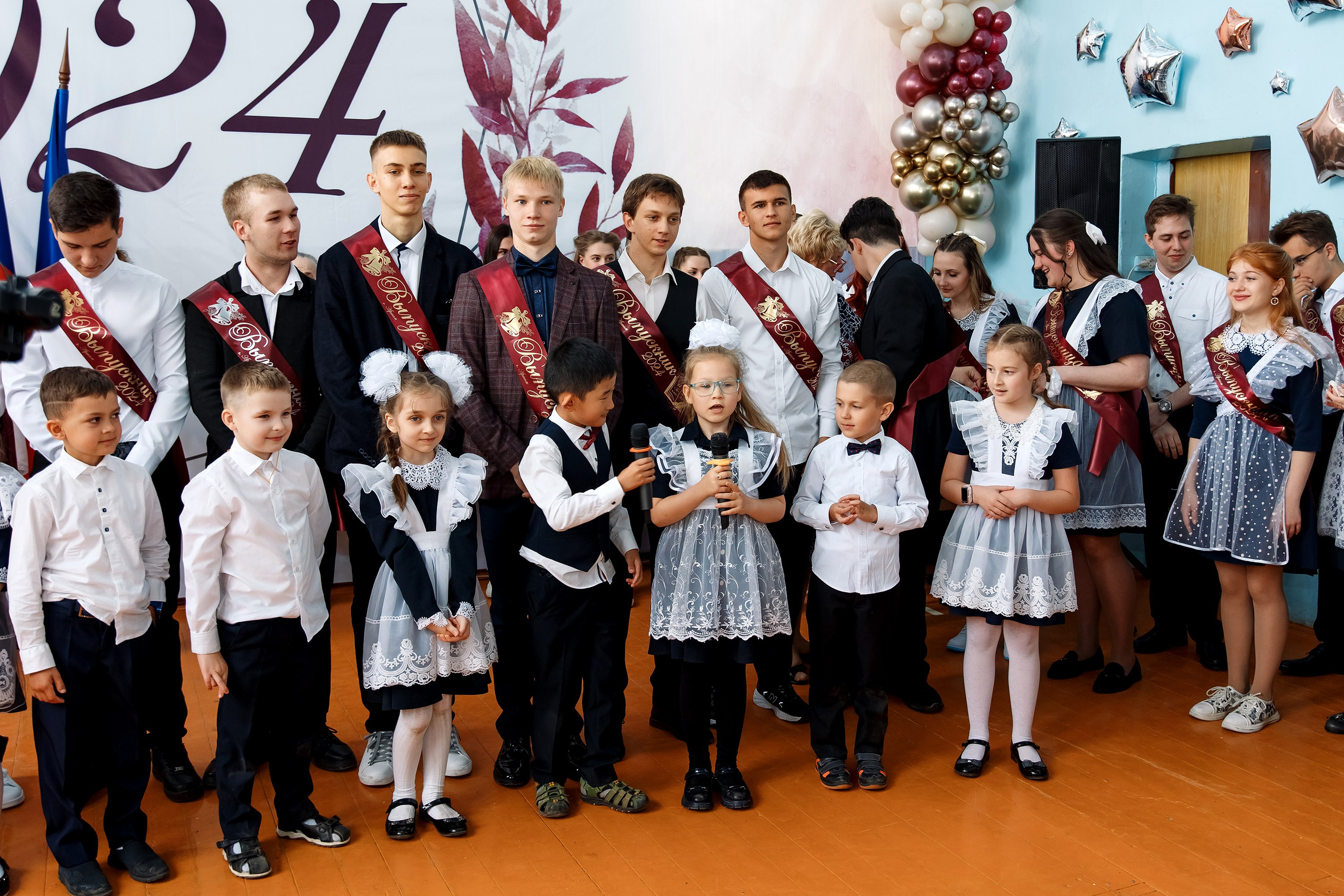 11 класс Последний звонок. Фотограф Любовь Корниенко, Примоский край