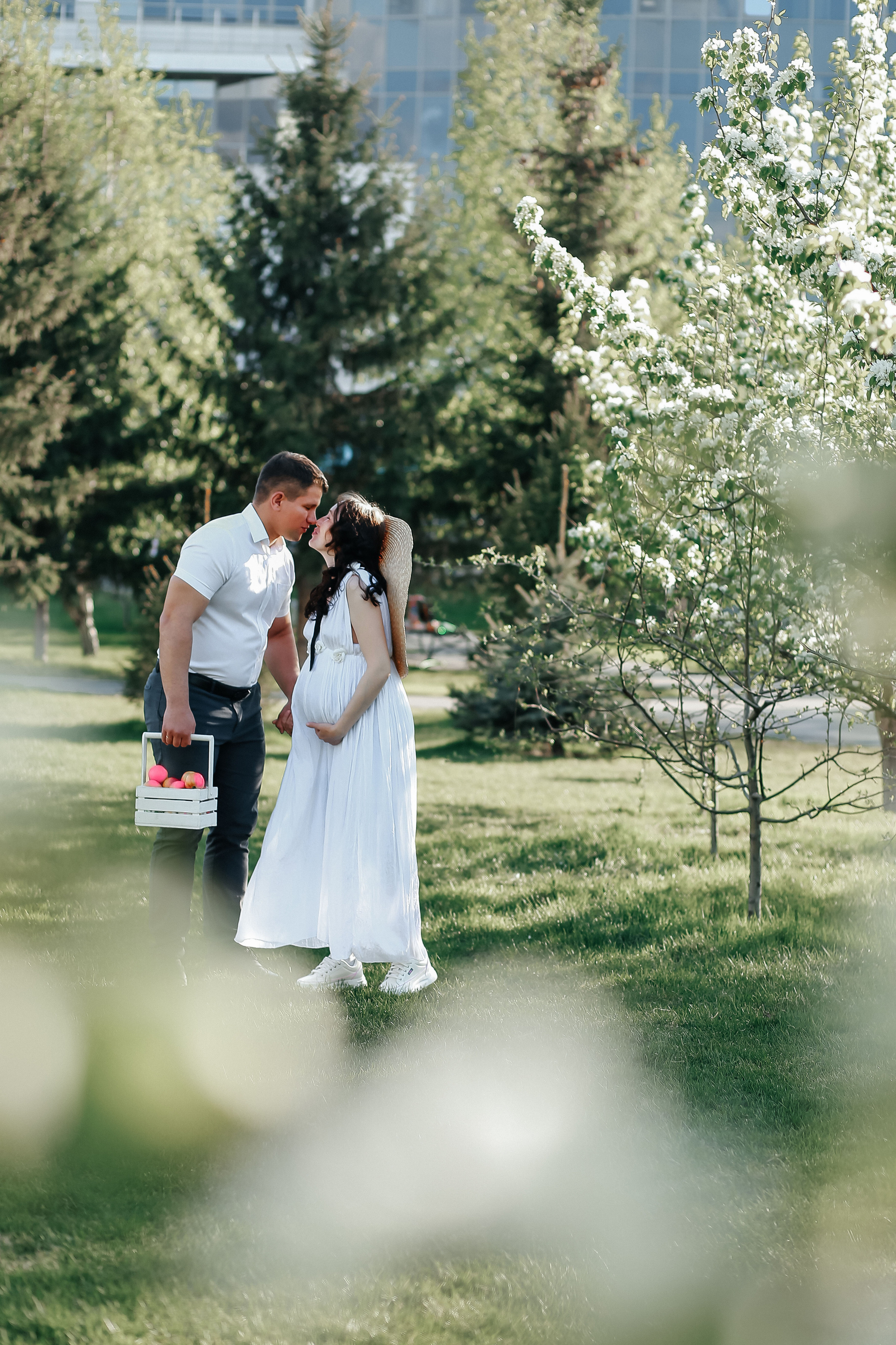 Фотосессия в ожидании в яблонях. Иванова Ирина Свадебный и семейный фотограф г. Уфа