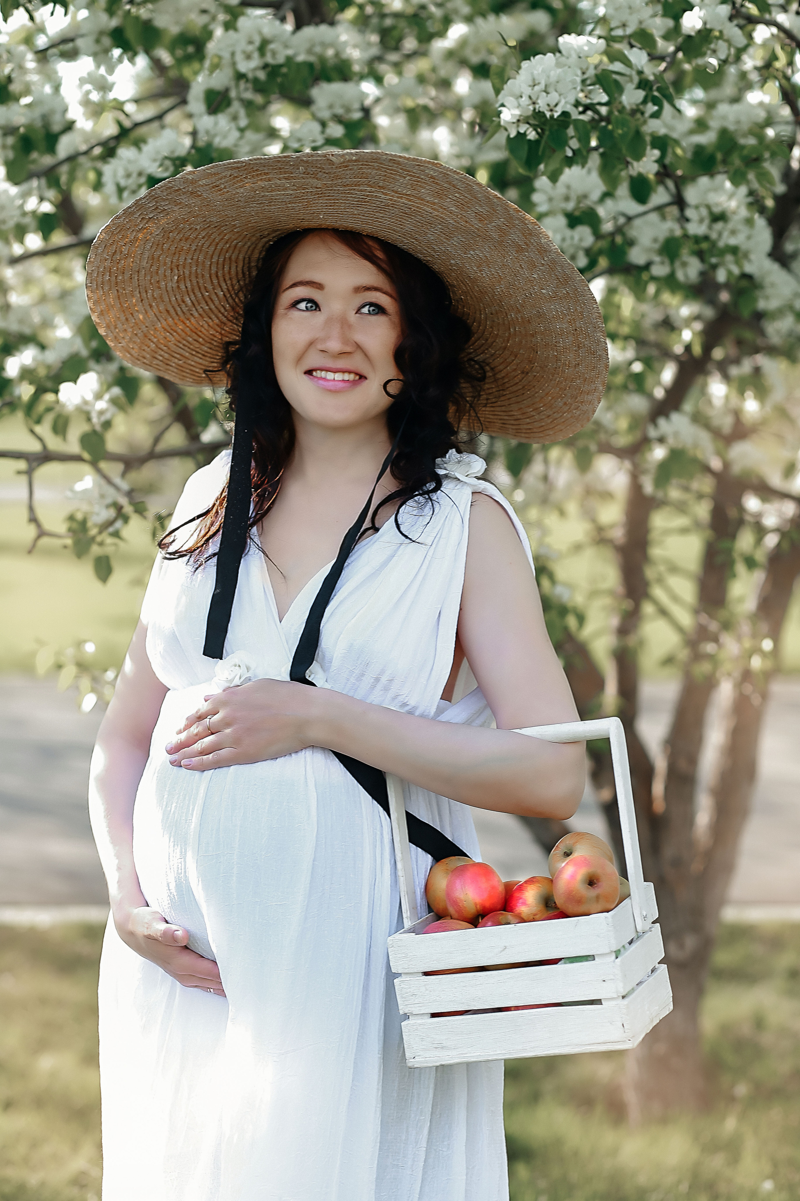Фотосессия в ожидании в яблонях. Иванова Ирина Свадебный и семейный фотограф г. Уфа