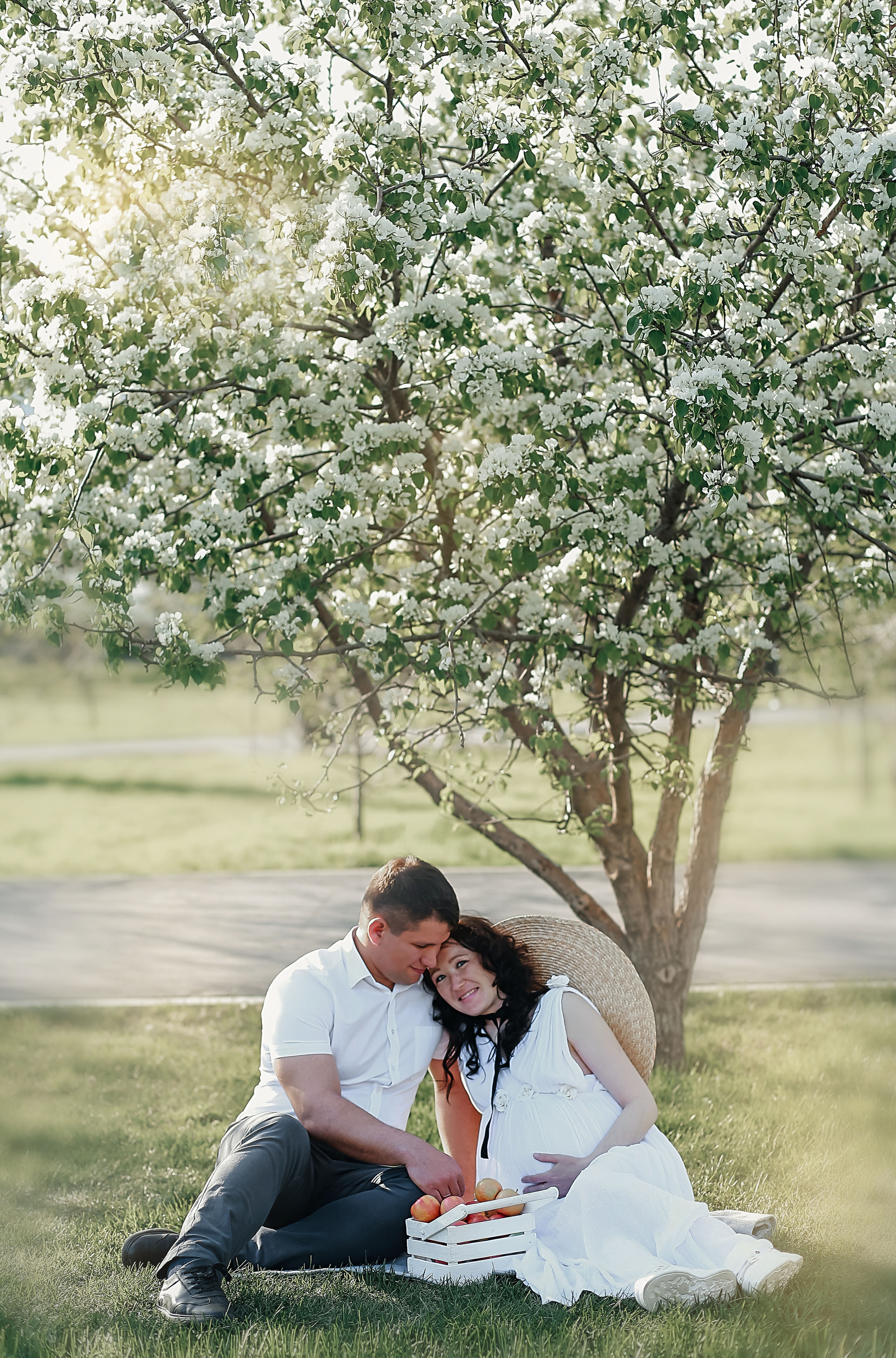 Фотосессия в ожидании в яблонях. Иванова Ирина Свадебный и семейный фотограф г. Уфа