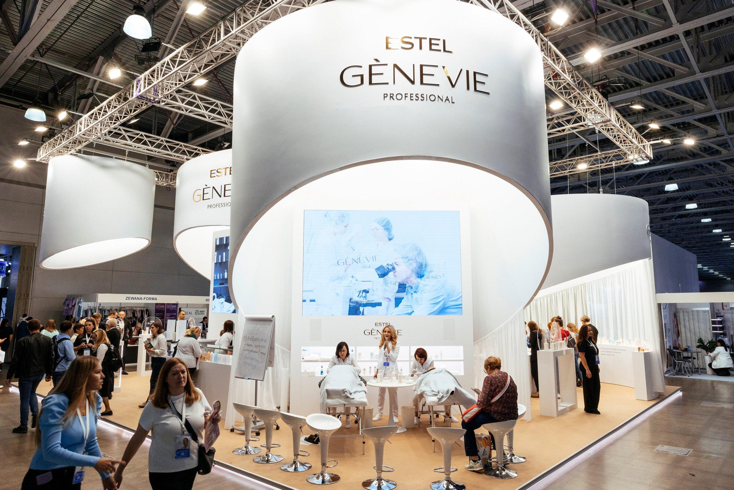 InterCHARM 2024. Фотограф Георгий Нигматулин