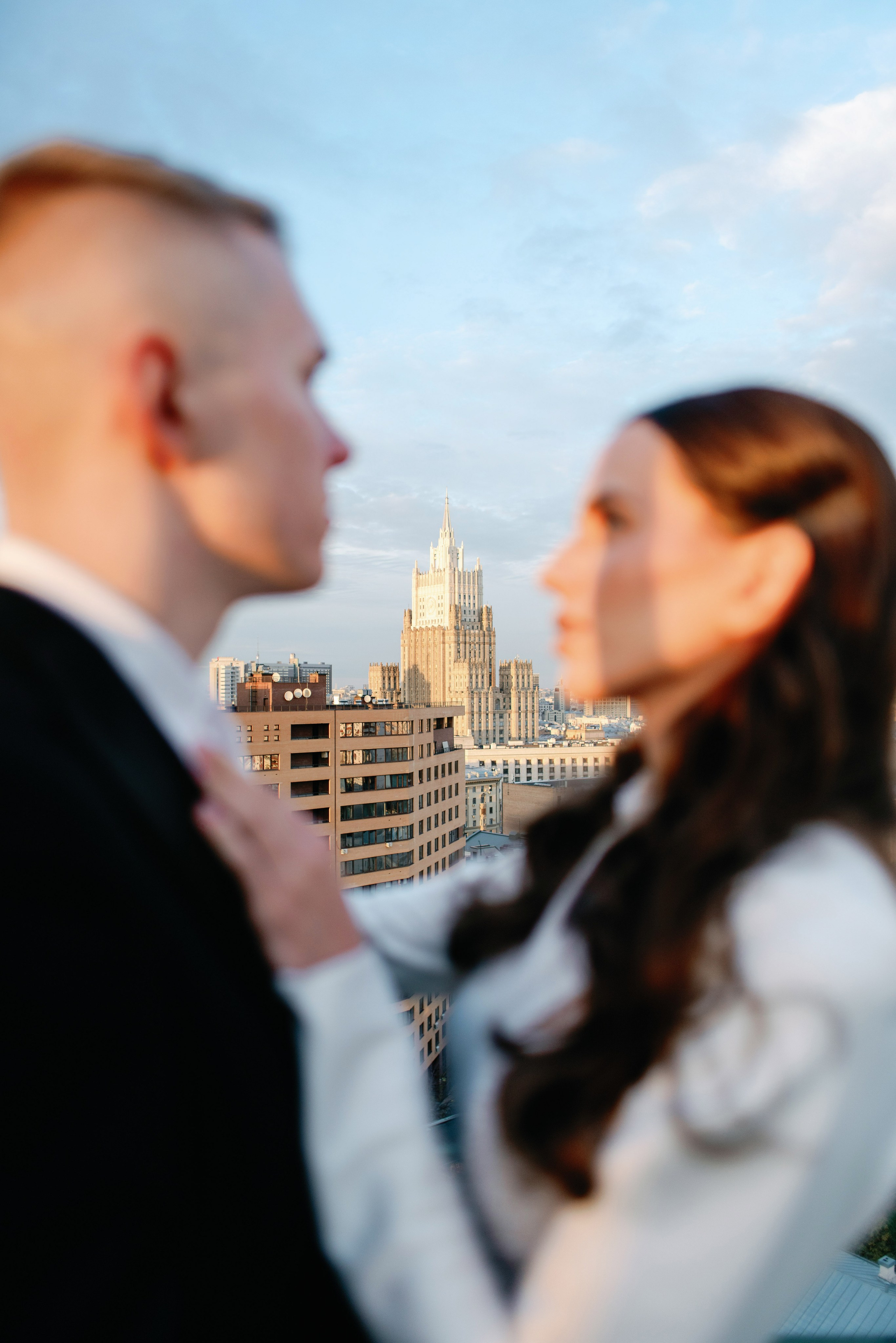 Свадьба для двоих в Москве, фотосессия на крыше, сборы, прогулка в Barvikha Luxury Village