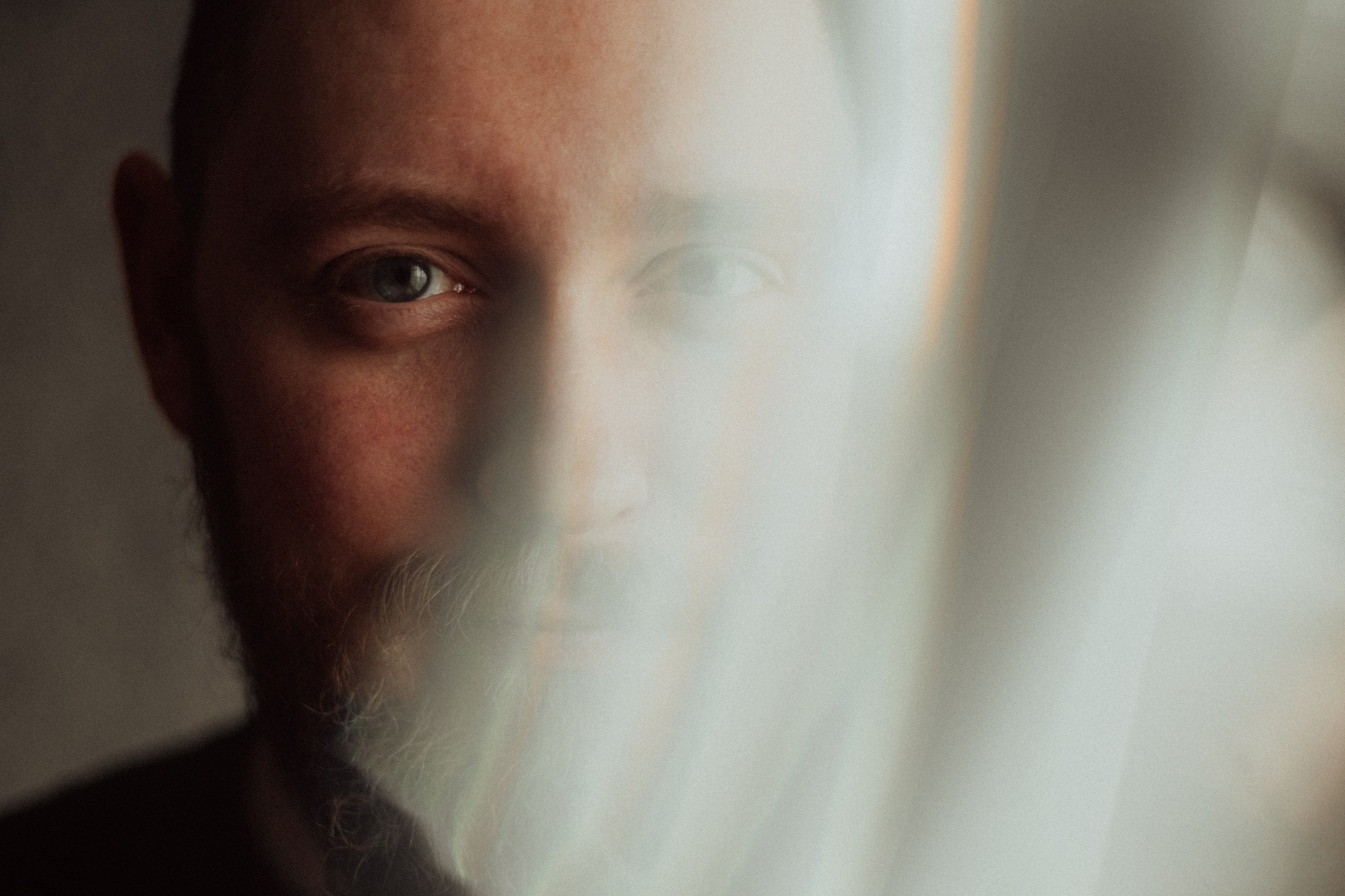 Портретная фотосессия в квартире, автопортрет