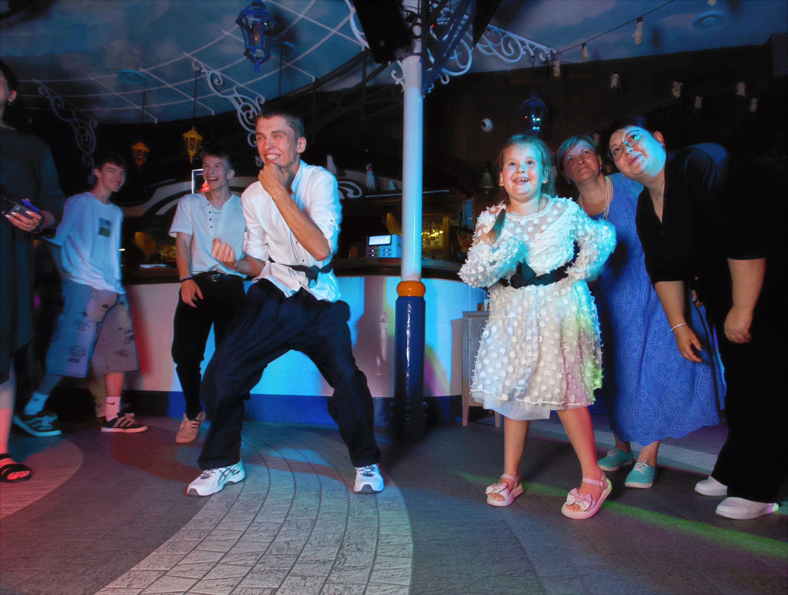 ВЫПУСКНОЙ «КОКОМО» 27.06.24. Репортажный фотограф Анапа