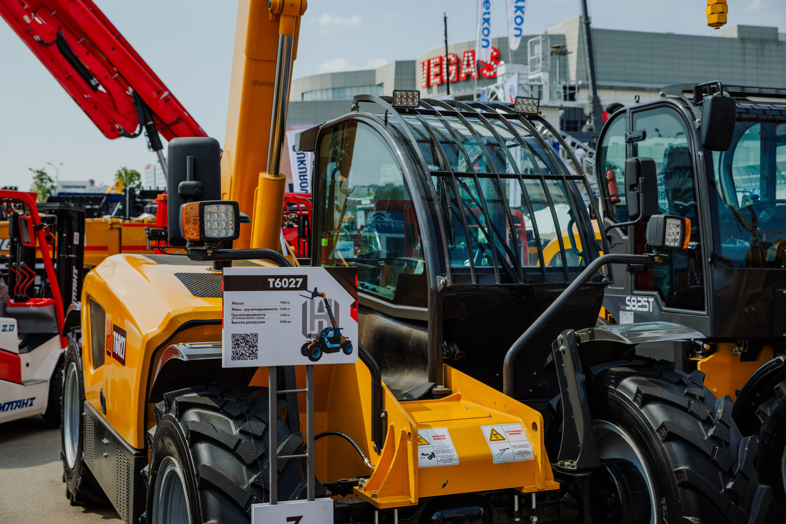 Выставка Спец. Техники. Фотограф Москва Шептаев Артём