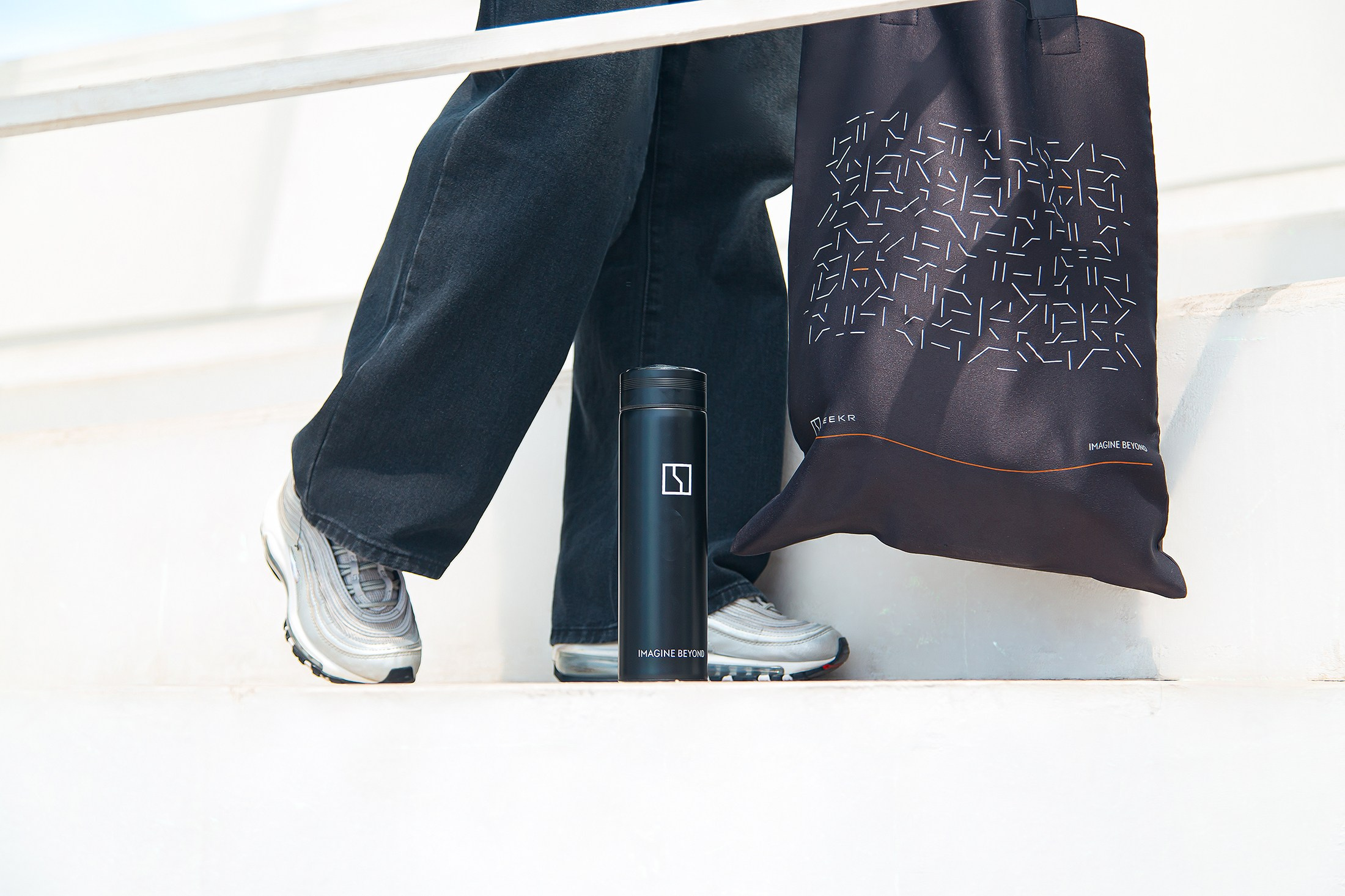 ZEEKR MERCH. Рекламный и портретный фотограф в Алматы — Серекпаев Танирхан