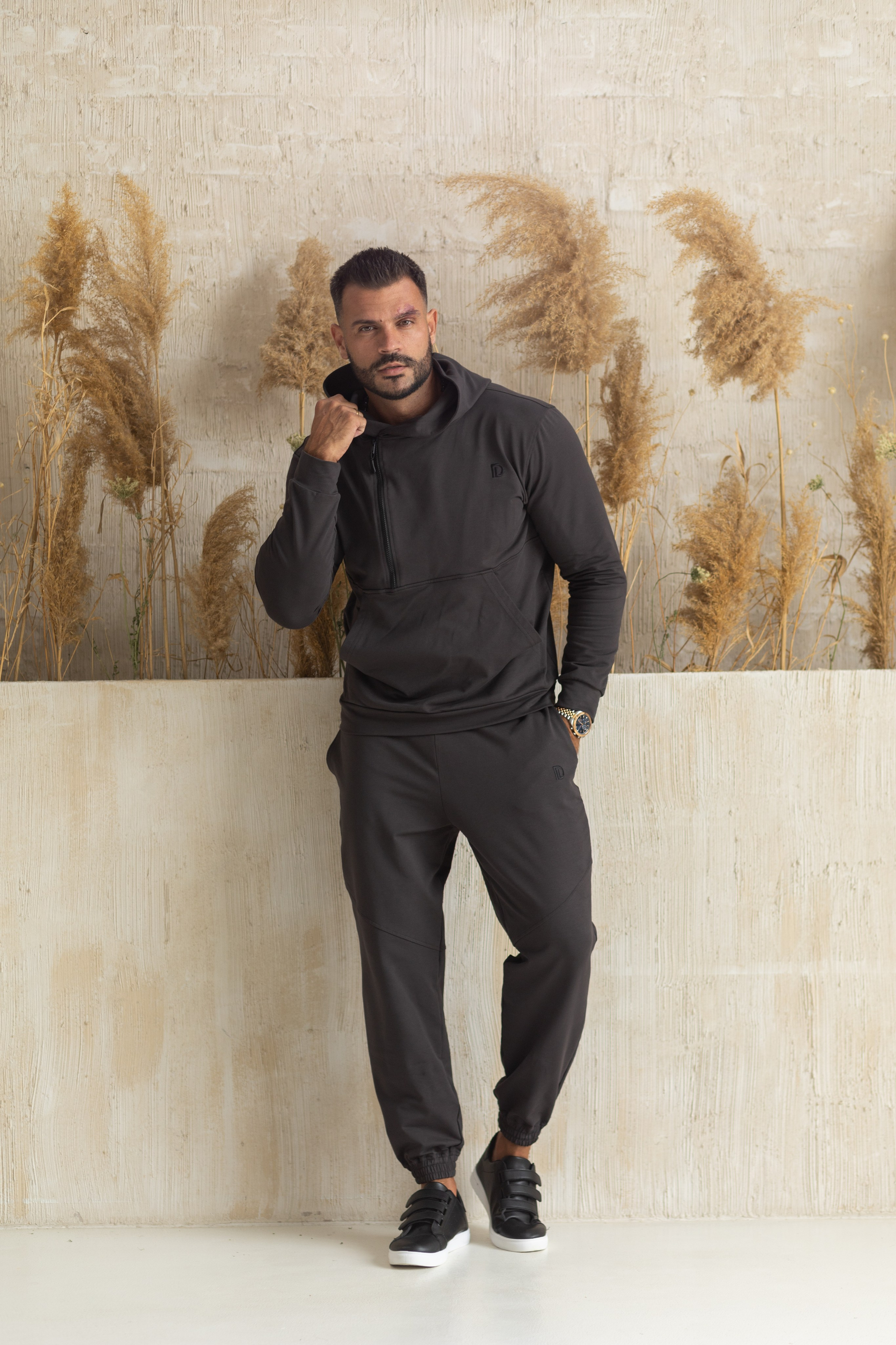 Модельная в интерьере. Съёмки для брендов и маркетплейсов