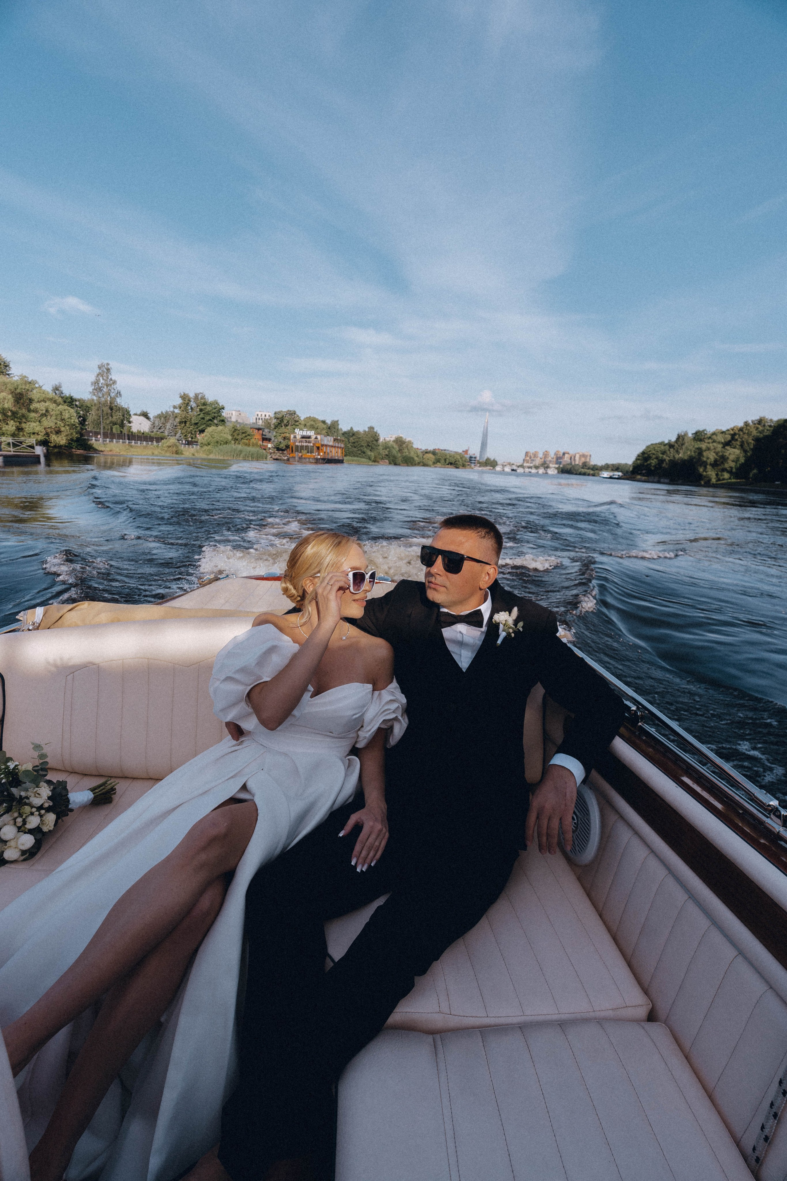 СВАДЕНБНАЯ СЬЕМКА НА КАТЕРЕ ПО КАНАЛАМ САНКТ-ПЕТЕРБУРГА И В АКВАТОРИИ НЕВЫ. Профессиональный фотограф, Санкт-Петербург — Виктория Богомолова