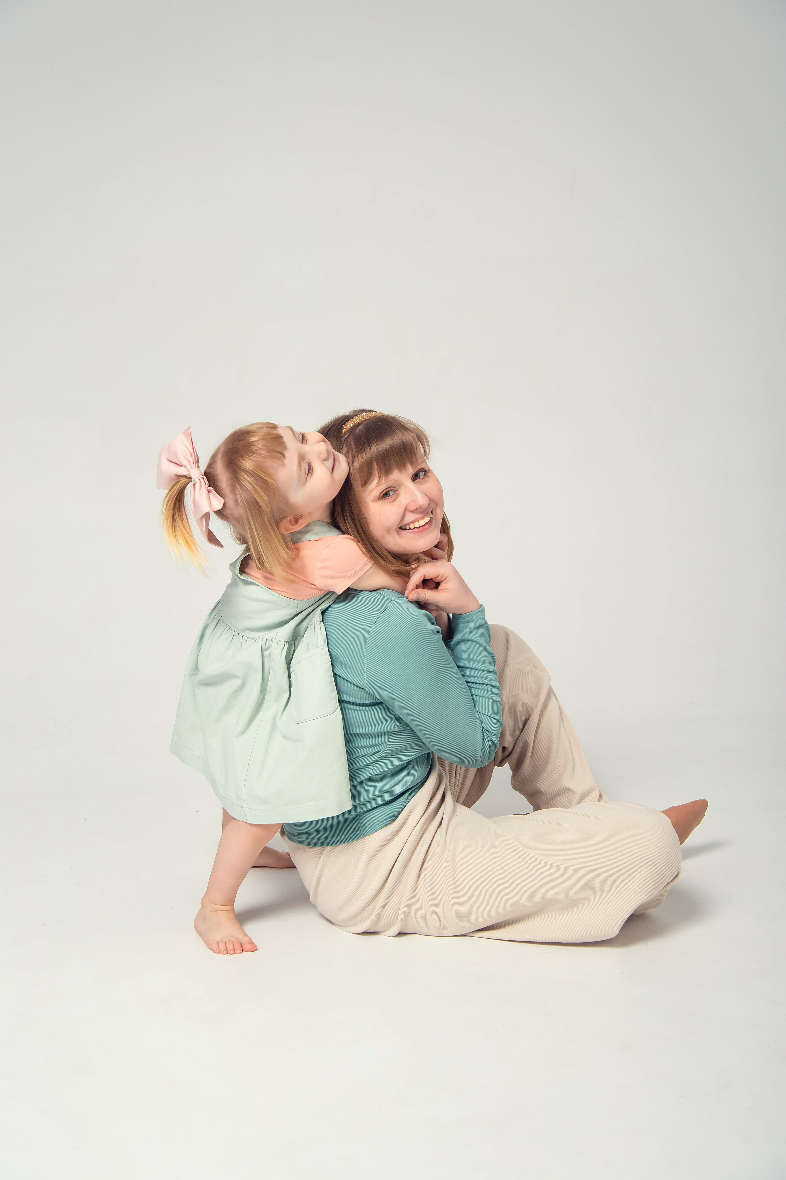 Семейная фотосессия в студии PHOTO ZALL в Москве. Семейный фотограф в Москве Влада Лунина